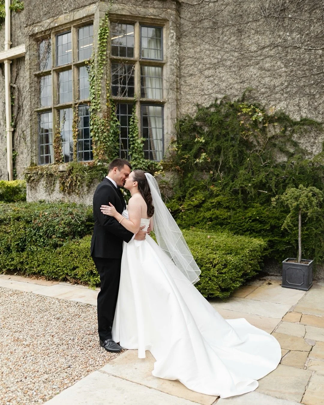 Newlyweds Brooke &amp; Landon 🤍 effortlessly elegant and classic, a complete dream to capture this day. 

Dream team: 
Wedding co-ordinator - @amysweddingcreations_ 
Photographer - @shannonmullanphoto 
Venue - @belle_isle_estate 
Hair - @hairbymicha