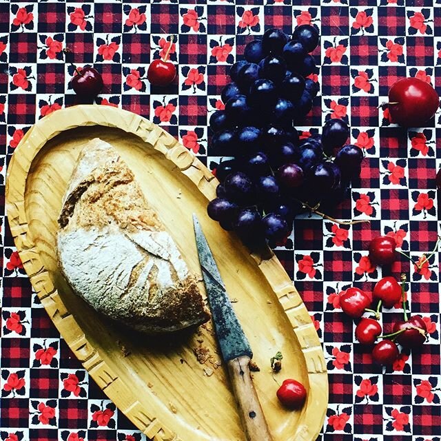 Brot und Fr&uuml;chte
#bread #grapes #cherry #plum #food #art #pattern #oldschool #basics #eatyoucity