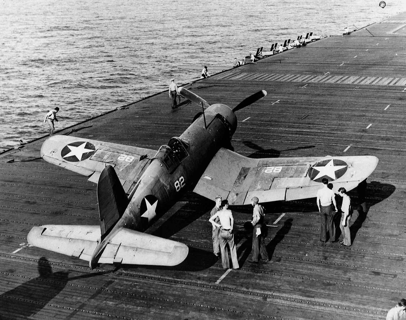 F4U-1_Corsair_82_of_VF-10_on_the_flight_deck_of_the_aircraft_carrier_USS_Enterprise_CV-6_March_20_1943.jpg