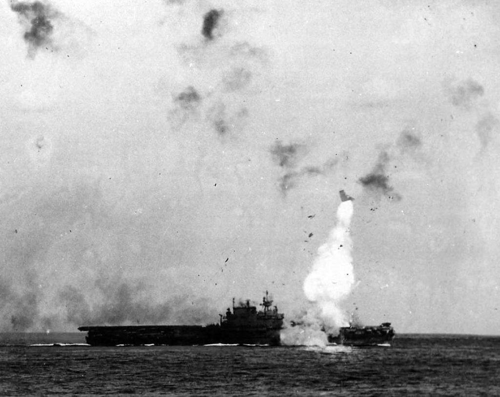 Enterprise_hit_by_Kamikaze_piloted_by_Lt_Shunsuke_Tomiyasu_off_Okinawa_1945-1024x812.jpg