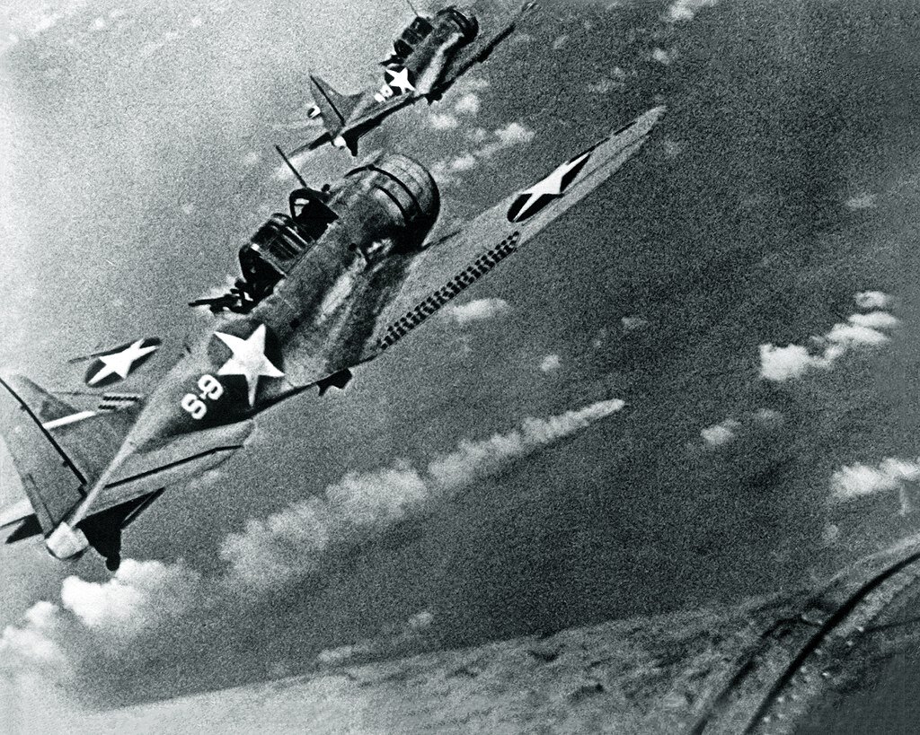 1024px-SBD-3_Dauntless_bombers_of_VS-8_over_the_burning_Japanese_cruiser_Mikuma_on_6_June_1942.jpg