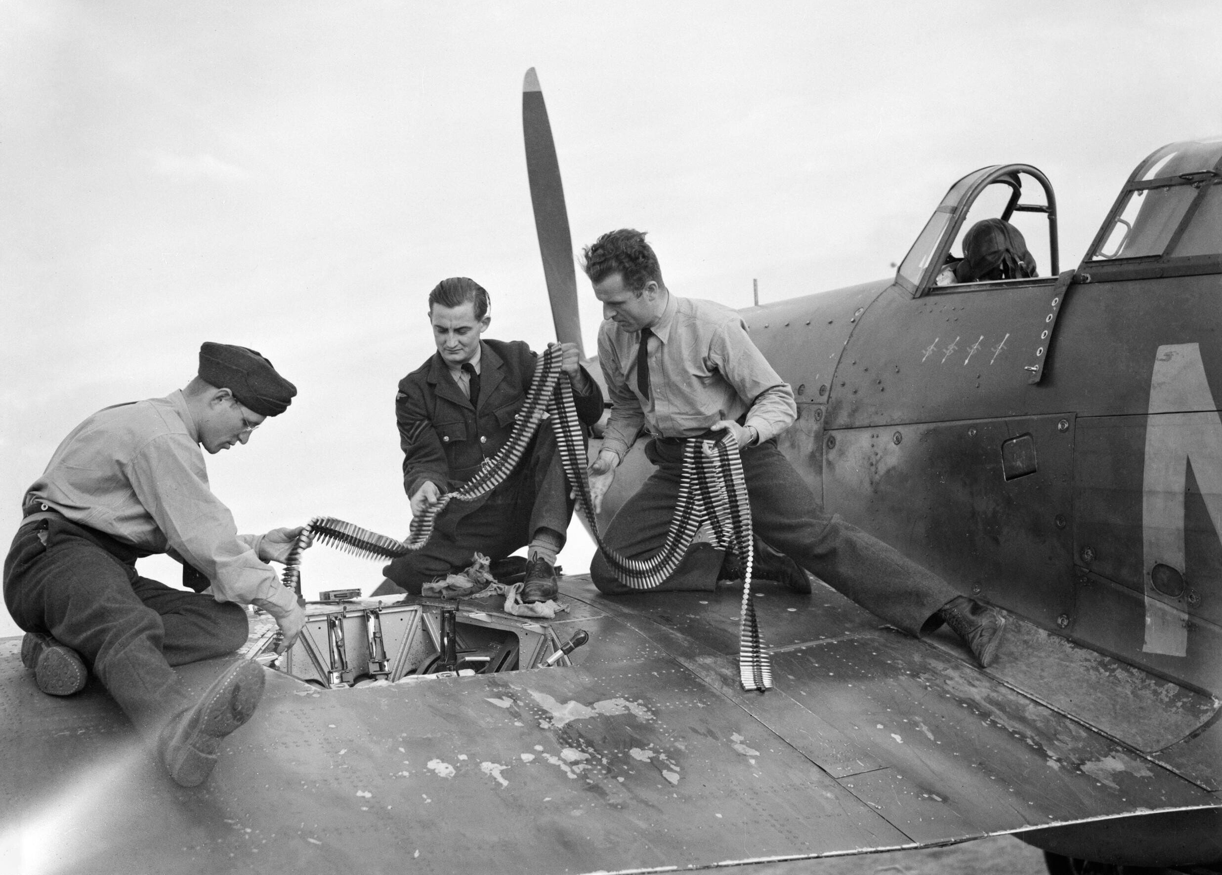 Armourers_replenish_the_ammunition_in_a_Hawker_Hurricane_Mk_I_of_No._310_(Czechoslovak)_Squadron_RAF_at_Duxford,_Cambridgeshire,_7_September_1940._CH1297.jpg