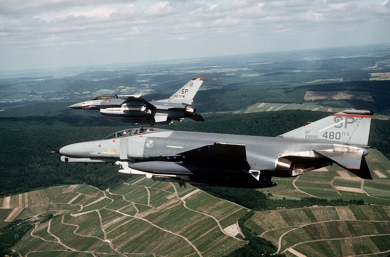1280px-F-4G_480th_TFS_with_F-16C_52nd_TFW_in_flight_1989.jpg