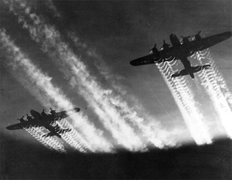 B17-Flying-Fortresses-WW2.jpg