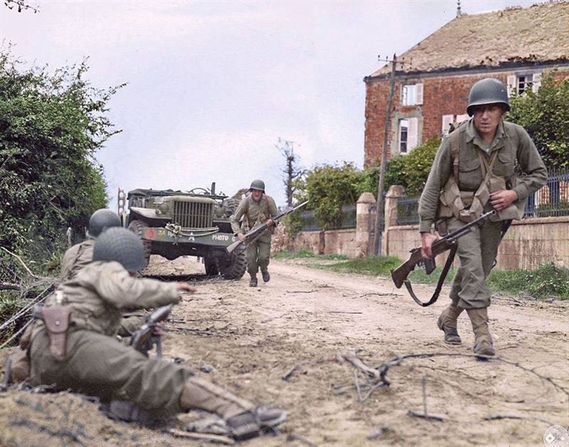 G.I.s-from-possibly-the-1st-Btn-314th-Inf.-Rgt.-of-the-US-79th-Inf.-Div.-during-an-attack-on-the-Bolleville-road-just-north-west-of-La-Haye-du-Puits-in-Normandy..jpg