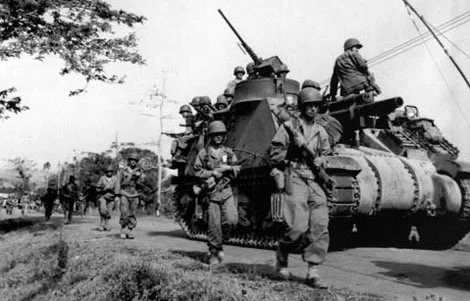 ミリタリー WWII ETO DECEMBER 1944 COMBAT ENGINEER U.S. Army engineers clear streets in Inden, Germany on 10