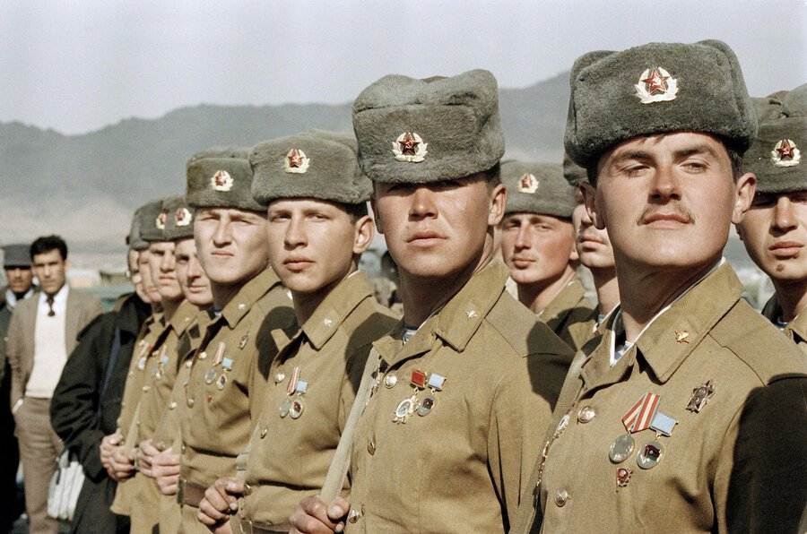 1077891_1_0214-Afghan-Soviet_standard.jpg
