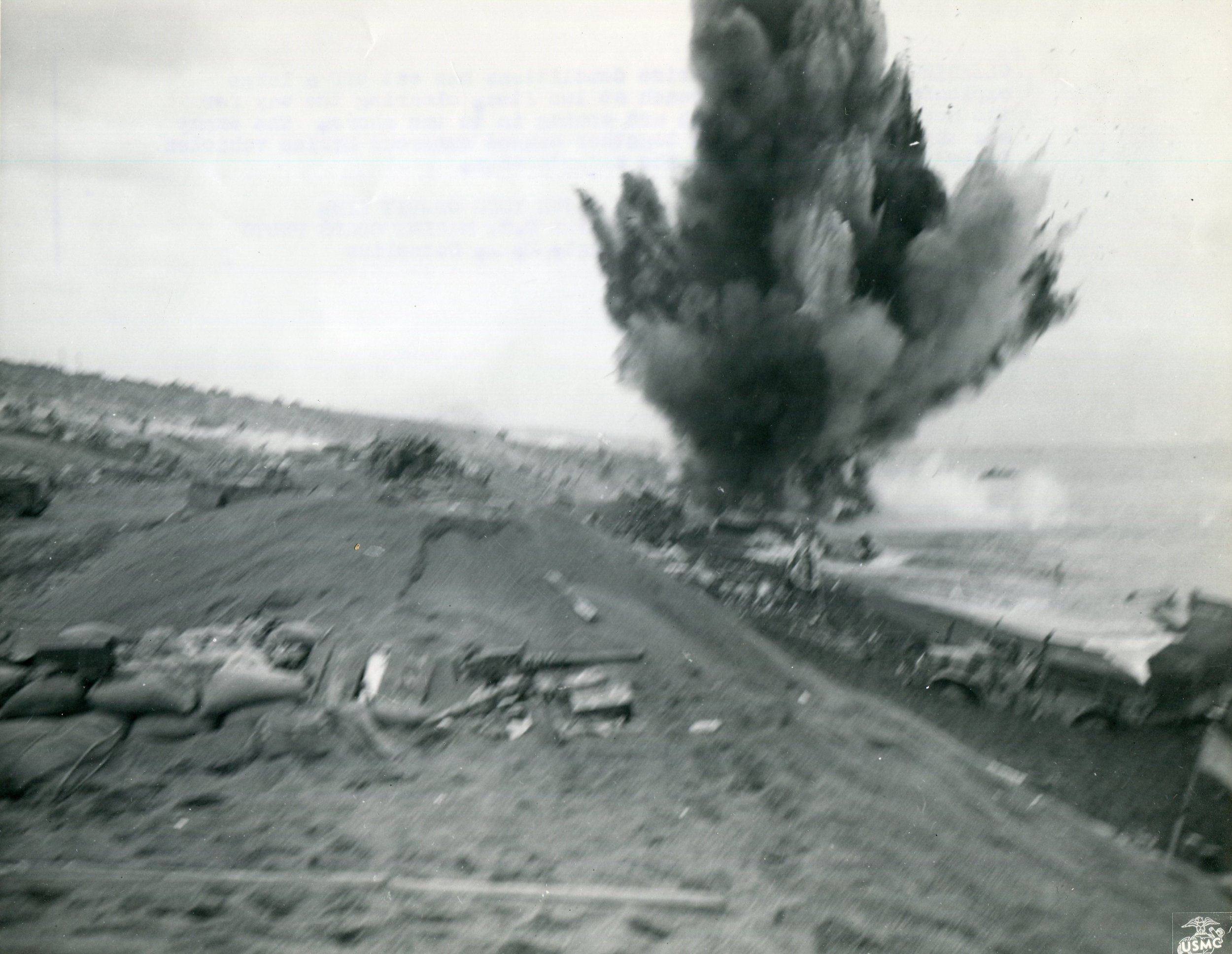 Marines_Detonating_Japanese_Mine_on_Beach,_Iwo_Jima,_February_1945_-_35885121564.jpg