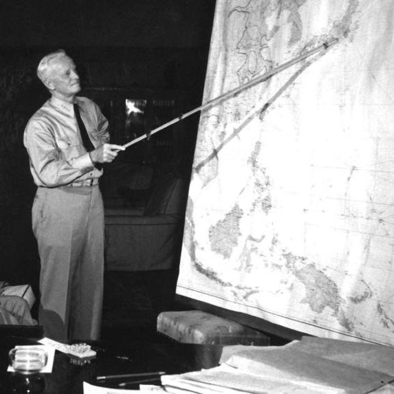 WAR-CONFLICT-BOOK-ERA-WORLD-WAR-II-PERSONALITIES.jpg