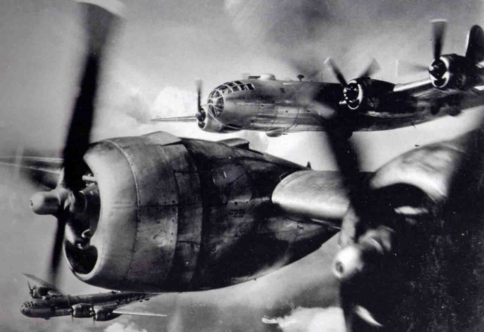b29s-in-flight.jpg