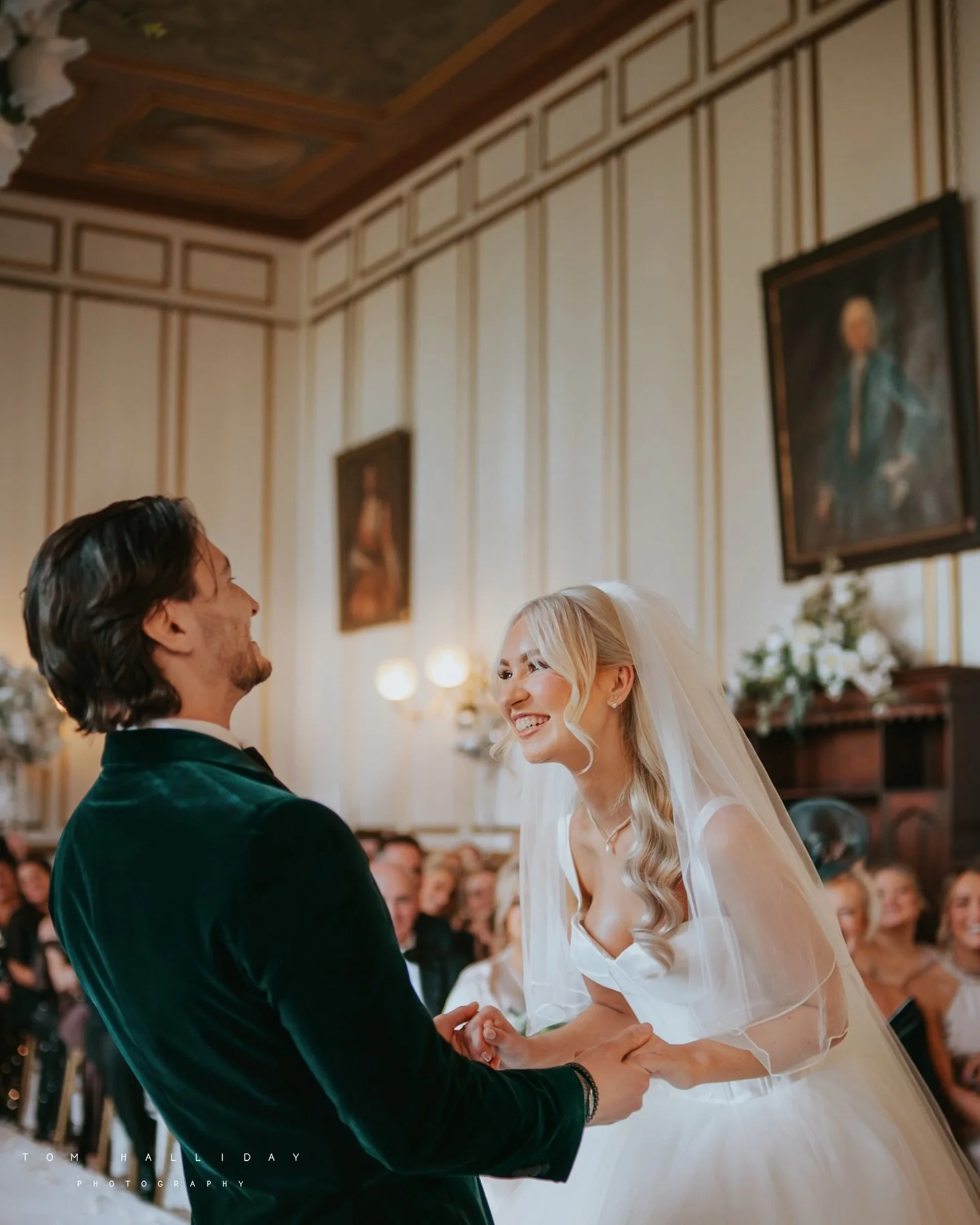--- Josh + Chloe ---

Golden day @gosfieldhallweddingvenue with Chloe, Josh and not forgetting Sasha Fierce, the cutest sausage dog I've ever met.
Thanks so much for having me guys! 

Makeup @amberharlowmakeup 
Hair @carlywilliamshair 
Video @heartwo