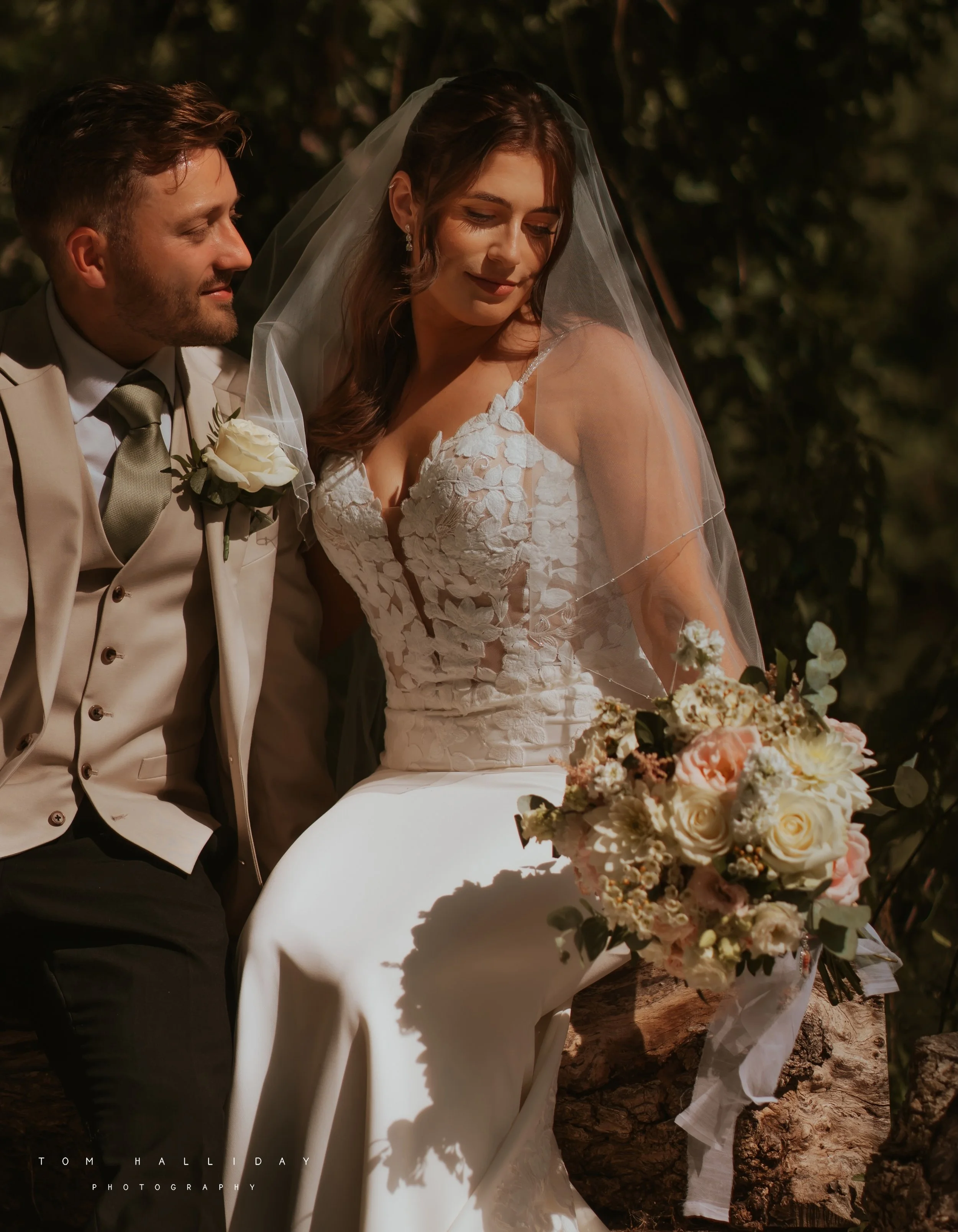 --- Stewart + Laura ---

Sunny epic day at the awesome @villiersbarnvenue 

The weather was perfect and everyone was just bloody brilliant.

Thanks so much for having me be part of your day guys 🤟

Venue - @villiersbarnvenue 
Flowers - @ctaylorsflor