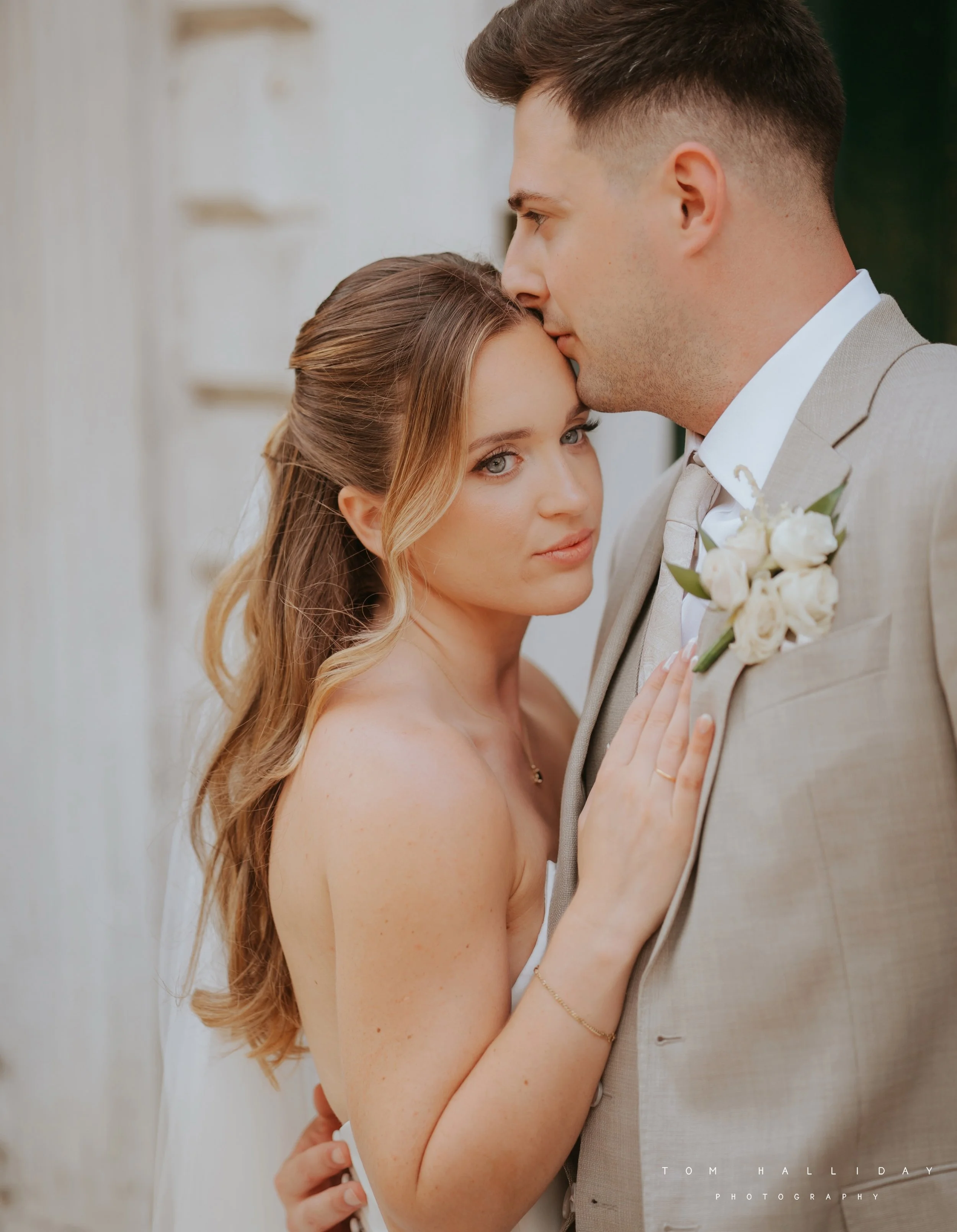 --- Lara + Leon --- 

Thanks guys, what an awesome day with amazing people at @gosfieldhallweddingvenue. I love this place! 
Thanks for having me capture it! 

Super stoked to work with some awesome suppliers 

Venue- @gosfieldhallweddingvenue 
Flowe