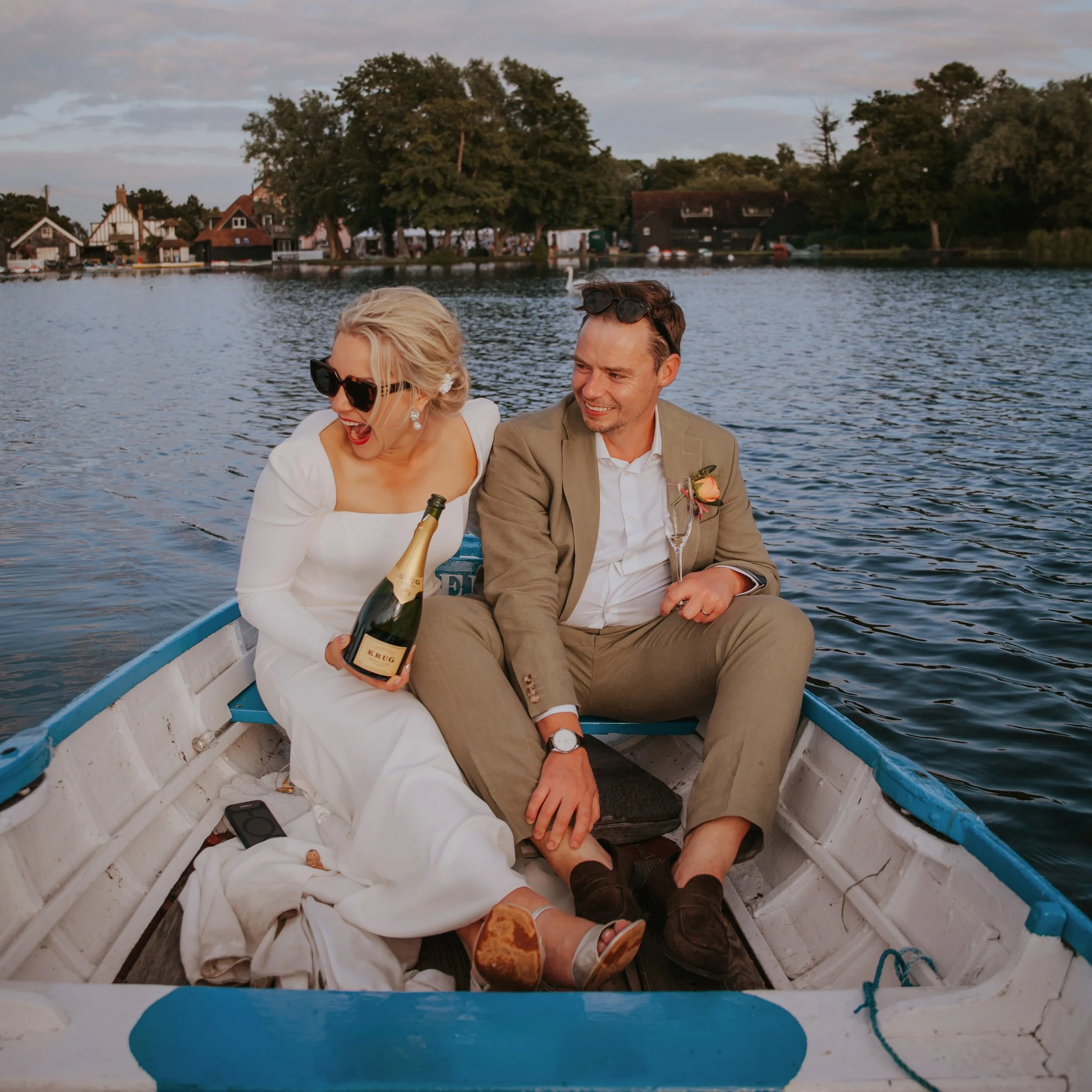boat-champagne- wedding-photography-couple.jpg