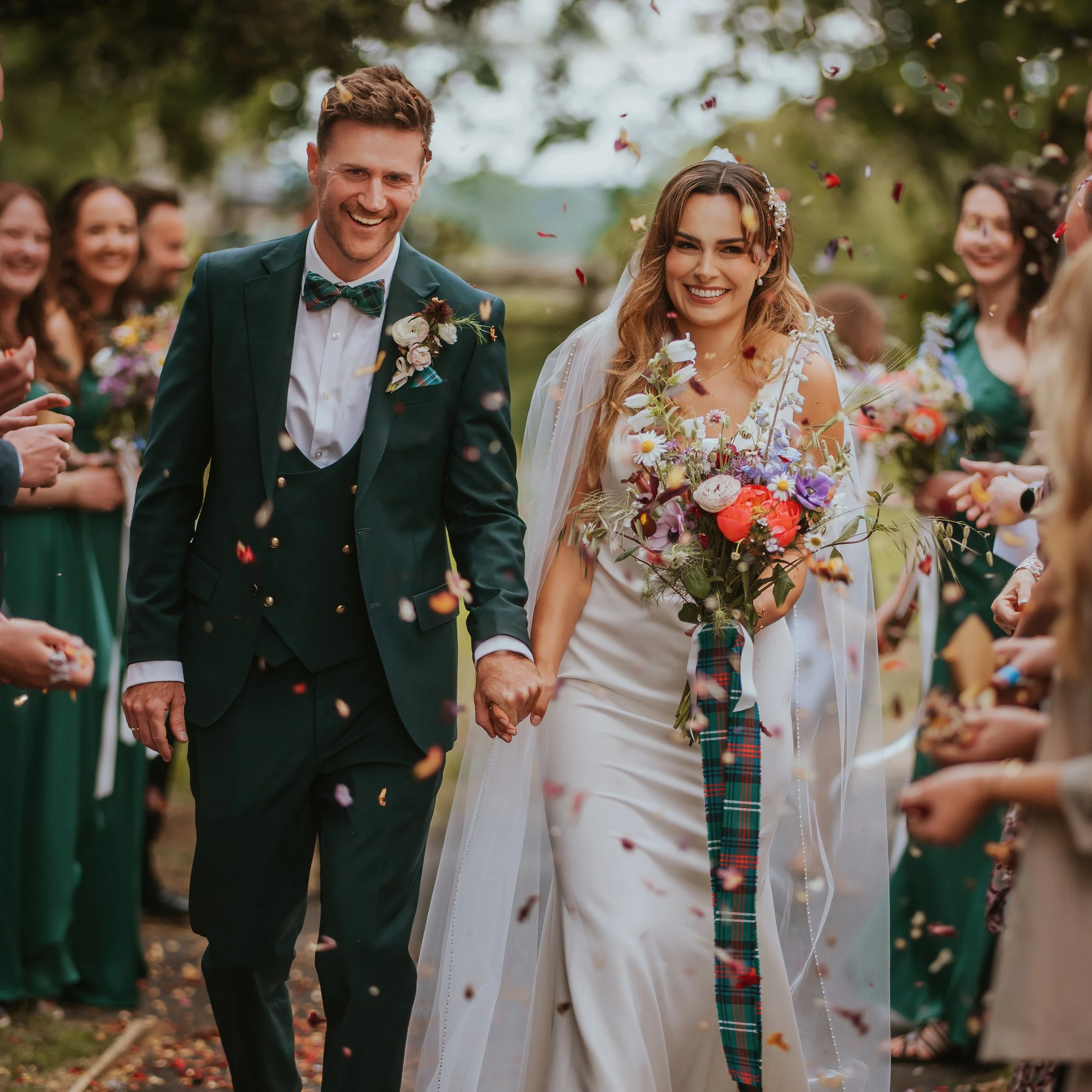 confetti-wedding-photography-couple-happy-bride-groom.jpg