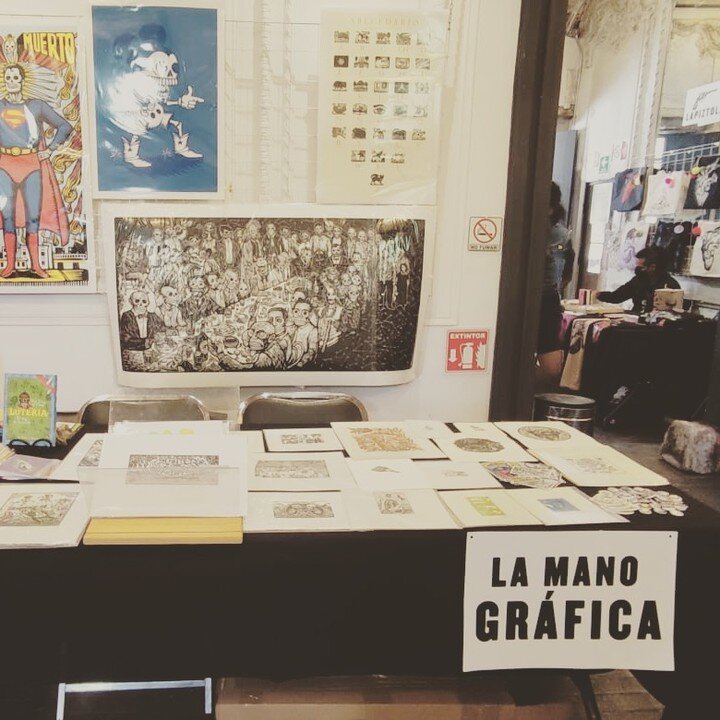 Ya est&aacute; @chalio_ga en el stand de @lamanografica en @la.fina.estampa.022. 
Hoy s&aacute;bado y ma&ntilde;ana domingo de 11 - 8 pm.

Pasen a apoyar la gr&aacute;fica mexicana.

#graficamexicana #print #printmaking