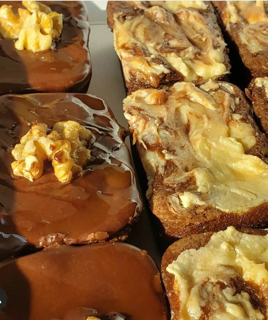 That Sunkissed GLOW! Turtle Brownies and Cheesecake Brownies
