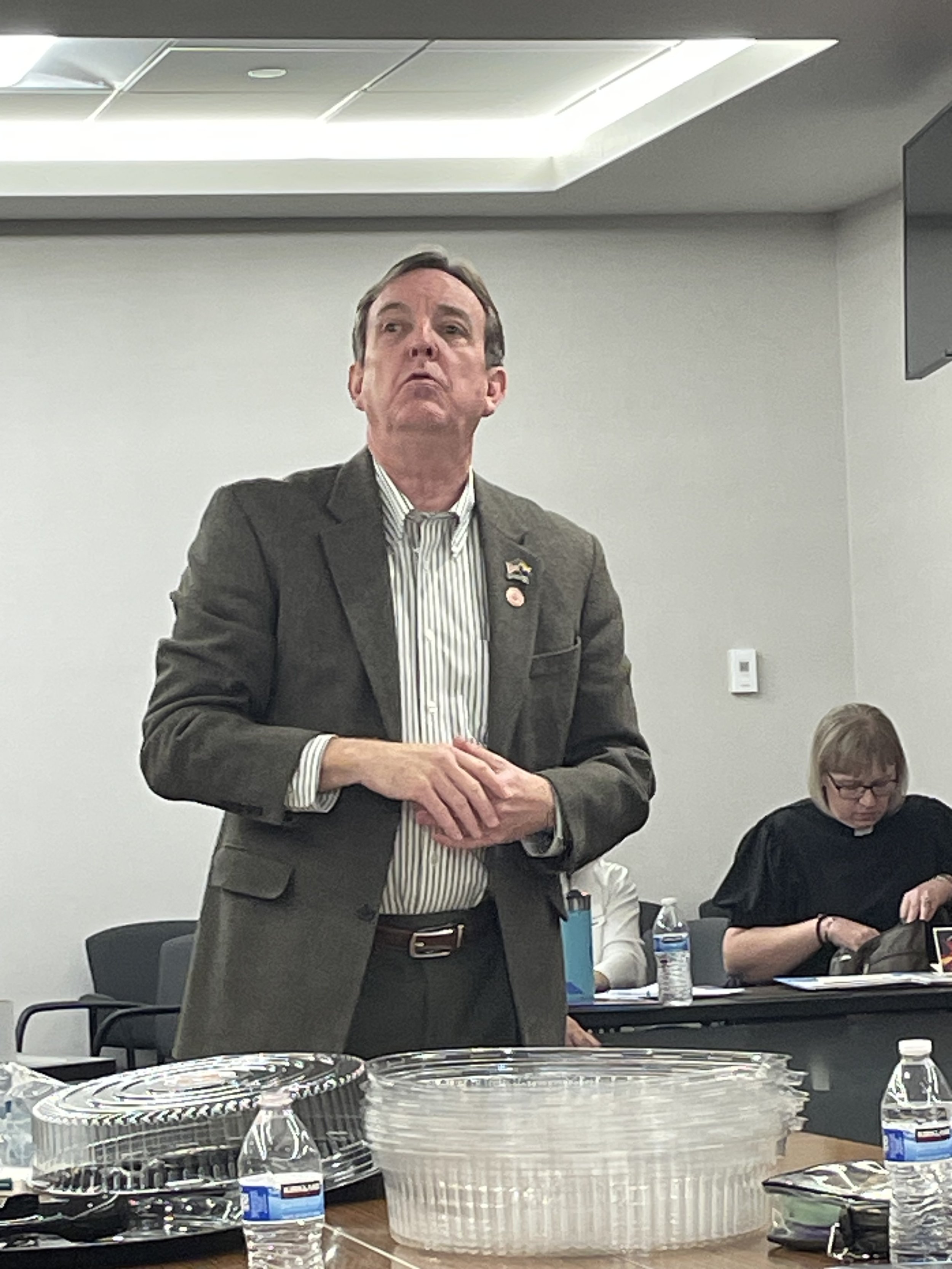  Senator Ken Bennett (R), LD01 drops by the caucus room to chat. 