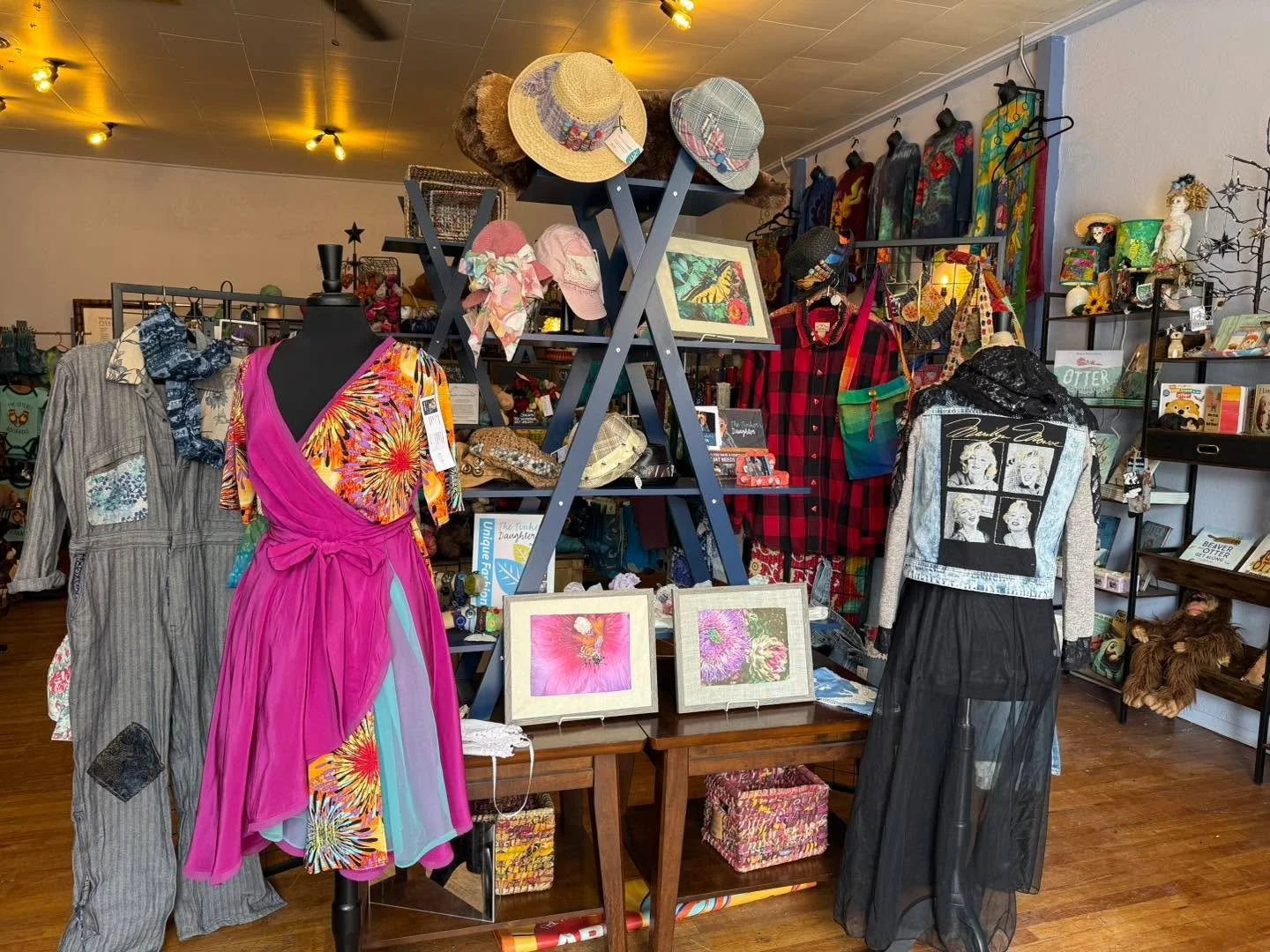First Friday at Otter Chaos on Yankie!
The Tinker&rsquo;s Daughter returns with her ReImagined clothing and accessory designs! New summer items!! #silvercityartassociation #firstfridaysilvercity #silvercitynm #visitsilvercity #visitsilvercitynm #sout
