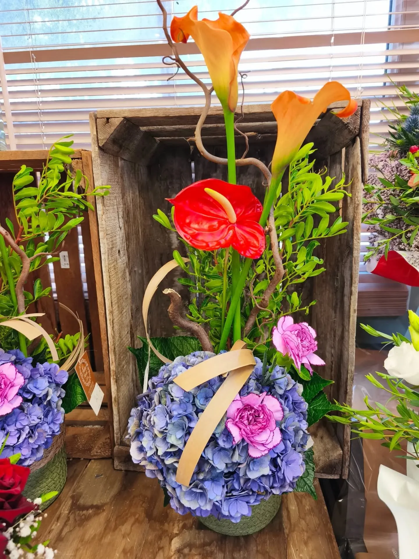 Entre bouquets - composition de fleurs fra&icirc;ches et bouquets de fleurs s&eacute;ch&eacute;es 
Faites votre choix - Ce qui est certain c'est que ce sont des fleurs petillantes &amp; de saison 🌻🪻

#bouquetfleursech&eacute;e #bouquetdesaison #fle