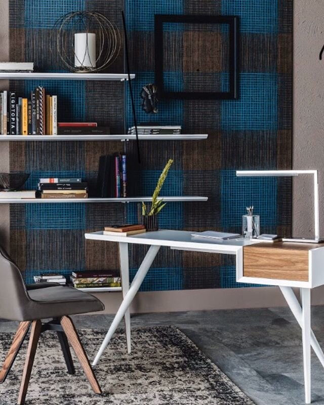For today&rsquo;s installment of &lsquo;Work from home chic week&rsquo; have a look at this simple layered design. The color pops and lends interest to this functional space. Won&rsquo;t youFollow us if you would like to see more work from home desig