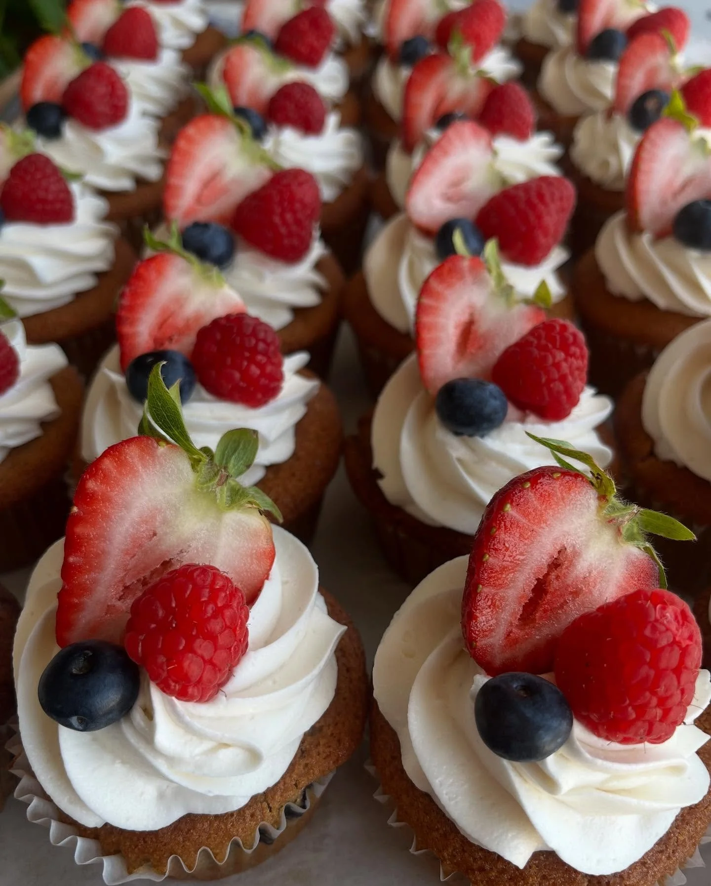 July Items
Triple Berry Cupcake 
Blueberry Lemon Donut
Peach Black Iced Tea
Iced Vanilla Matcha Latte
Available in store Tuesday through Saturday 1030am-6pm and on UberEats, GrubHub & Doordash. 
#vegan #glutenfree #losangeles