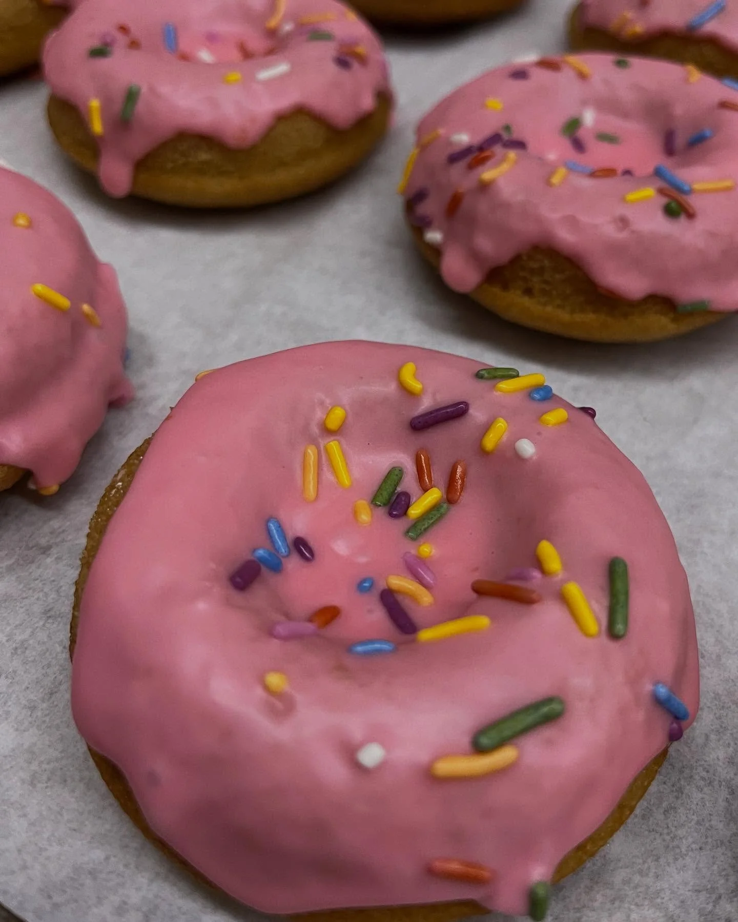 🍩 Happy National Donut Day 🍩 
Stop in today for some donuts to celebrate. Or have our donuts delivered, find us on UberEats, GrubHub & DoorDash
#nationaldonutday
#vegandonut
#glutenfreedonut