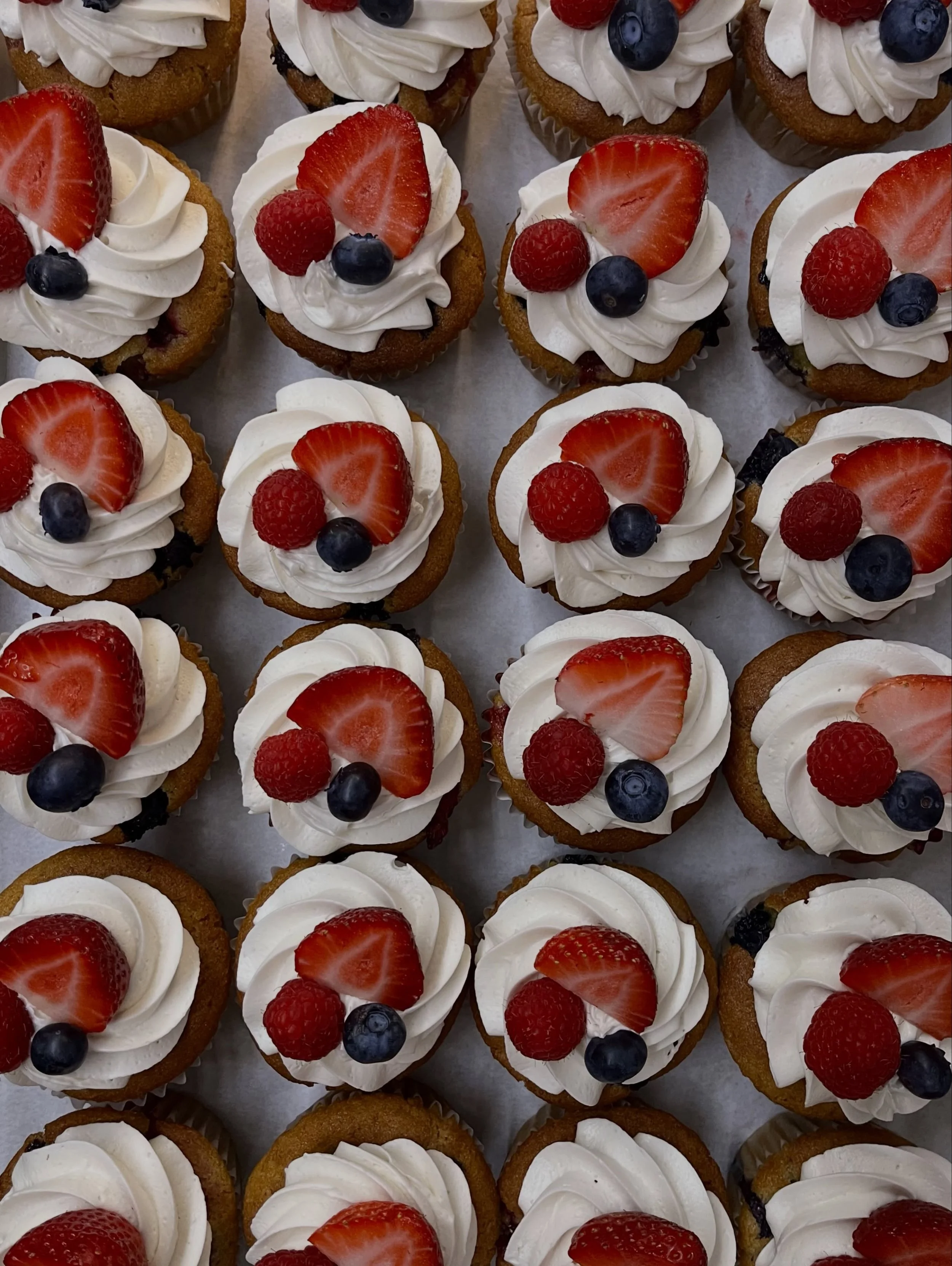 ✨July Items✨

🧁 Triple Berry Cupcake
🍩 Vanilla Lemon Curd Donut
☕️ Mocha Raspberry Cold Brew with Oat Milk

July items available all month long  Tuesday - Saturday 10:30 - 6pm in store or for local delivery via UberEats &amp; Postmates.

#vegan #gl