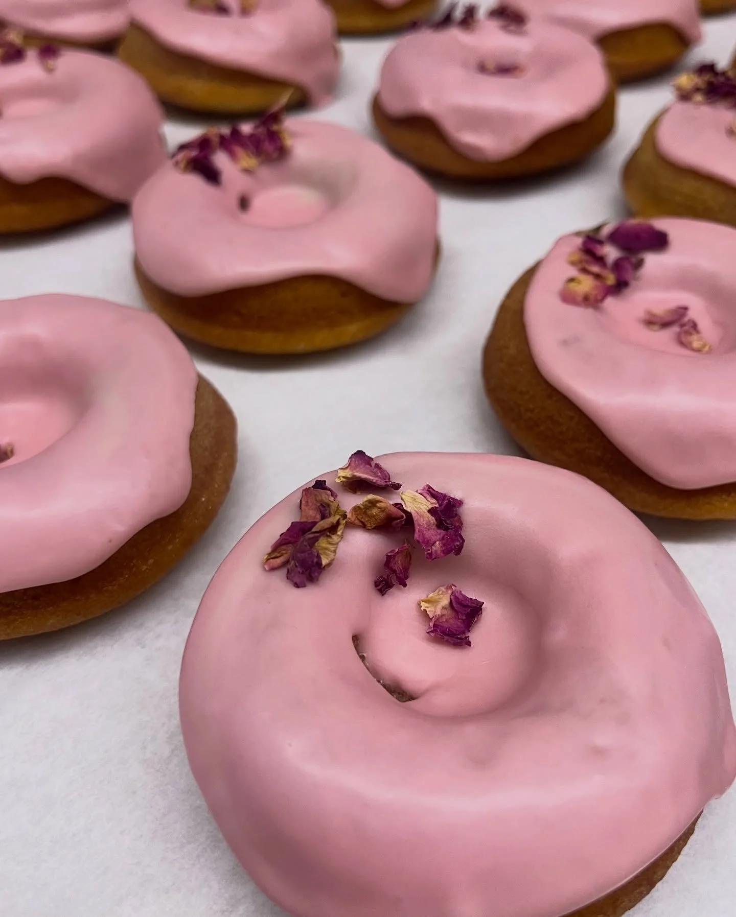 🌸May Items🌸

✨Lavender Lemon Curd Cupcake
✨Rose Water Vanilla Donut
✨Iced Lavender Matcha Latte with Oat Milk

May items available all month long  Tuesday - Saturday 10:30 - 6pm in store or for local delivery via UberEats &amp; Postmates.

#vegan #