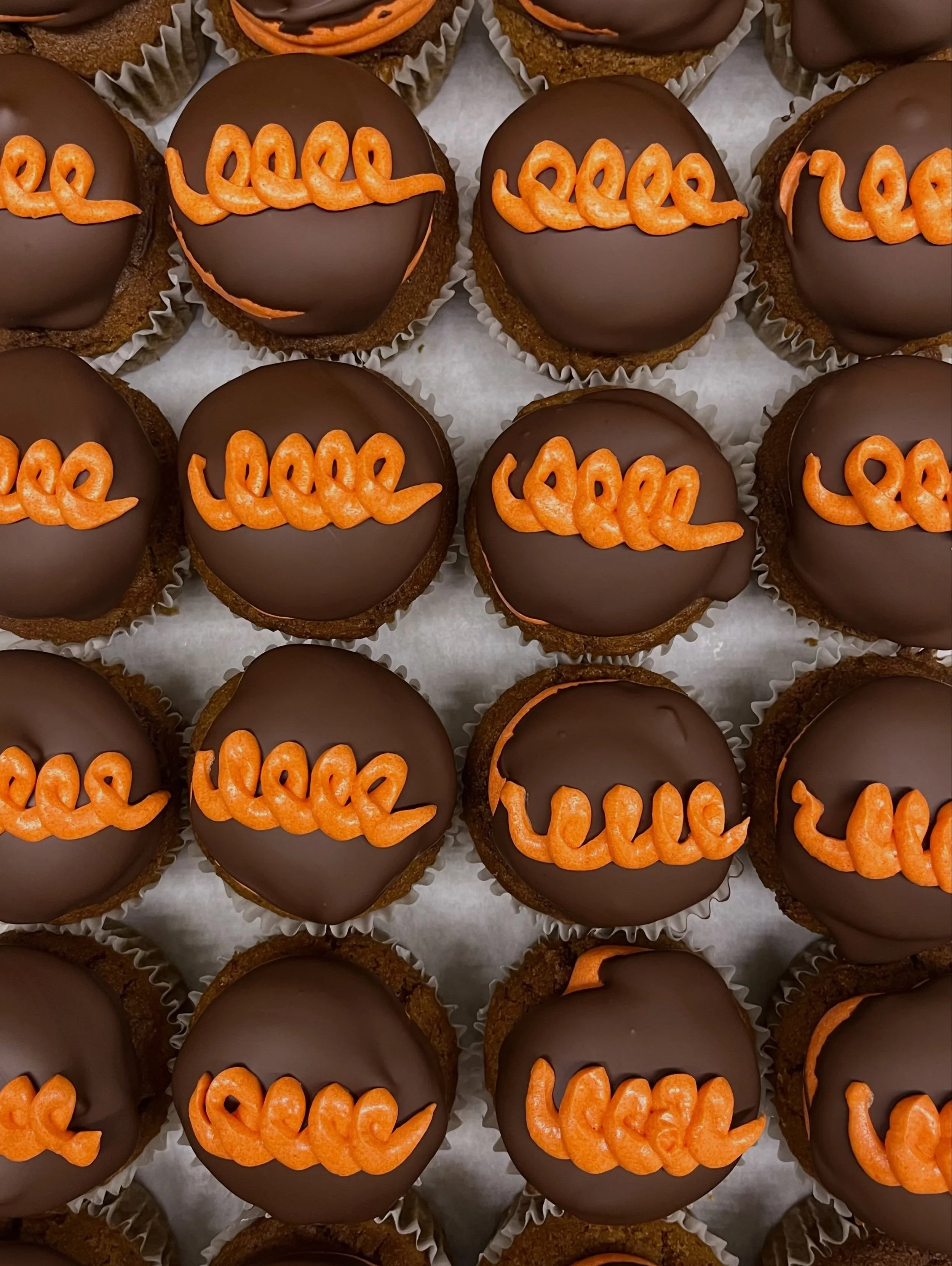 🎃October Items🎃 

🧡Pumpkin Cream Filled Cupcake
🧡Pumpkin Chocolate Snickerdoodle Donut
🧡Pumpkin Spice Mocha Cold Brew with oat milk

October items available in store Tuesday - Saturday 1030am-6pm also available on UberEats &amp; Postmates

#pump
