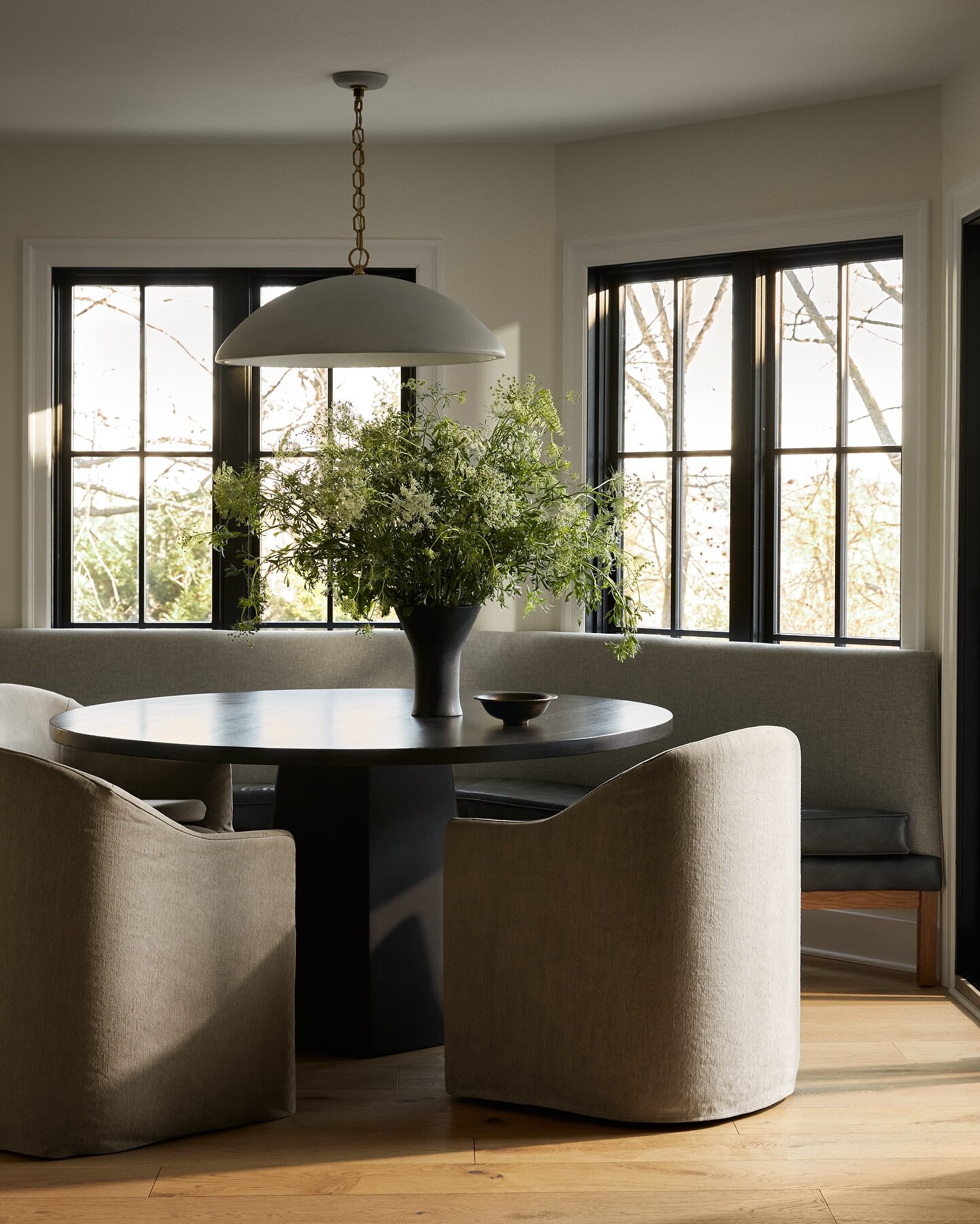 breakfast nook by @far_studio_

#farstudio

#philadelphia #philadelphiainteriordesign #mainline #mainlineinteriordesign #philadelphiainteriordesigner #kitchendesign #interiordesign #breakfastnook #interiordesigner #palmbeachinteriors #nycinterior