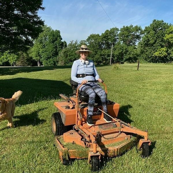 Hey, everyone! I'm your host and producer, Tess!

Just mowed lawn for the first time in 7 years haha 😅 
Thank you for the lesson Lloyd A. Dunlap and Tyler T🤍🤍💪💪It feels great to be cutting grass again post cancer!! #zeroturn #lawnmower #podernfa