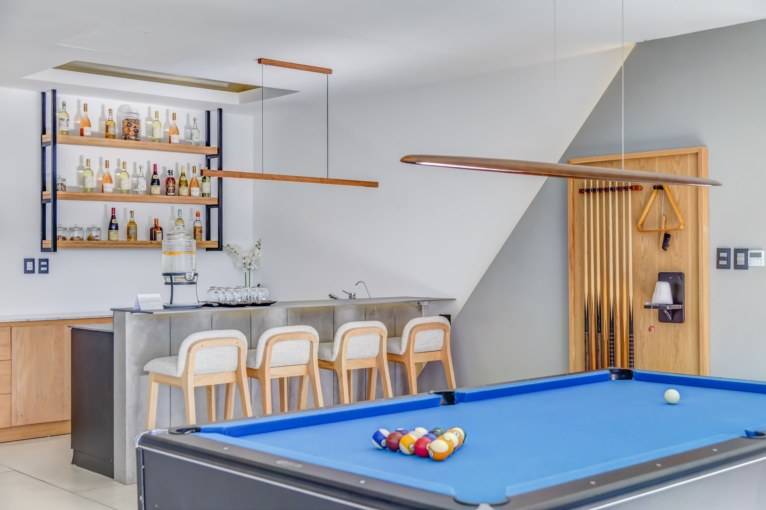 010-living room : pool table.jpg