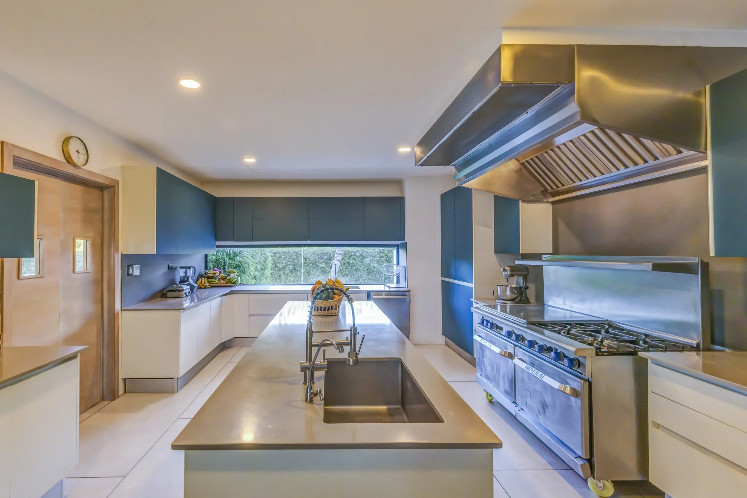011-kitchen.jpg