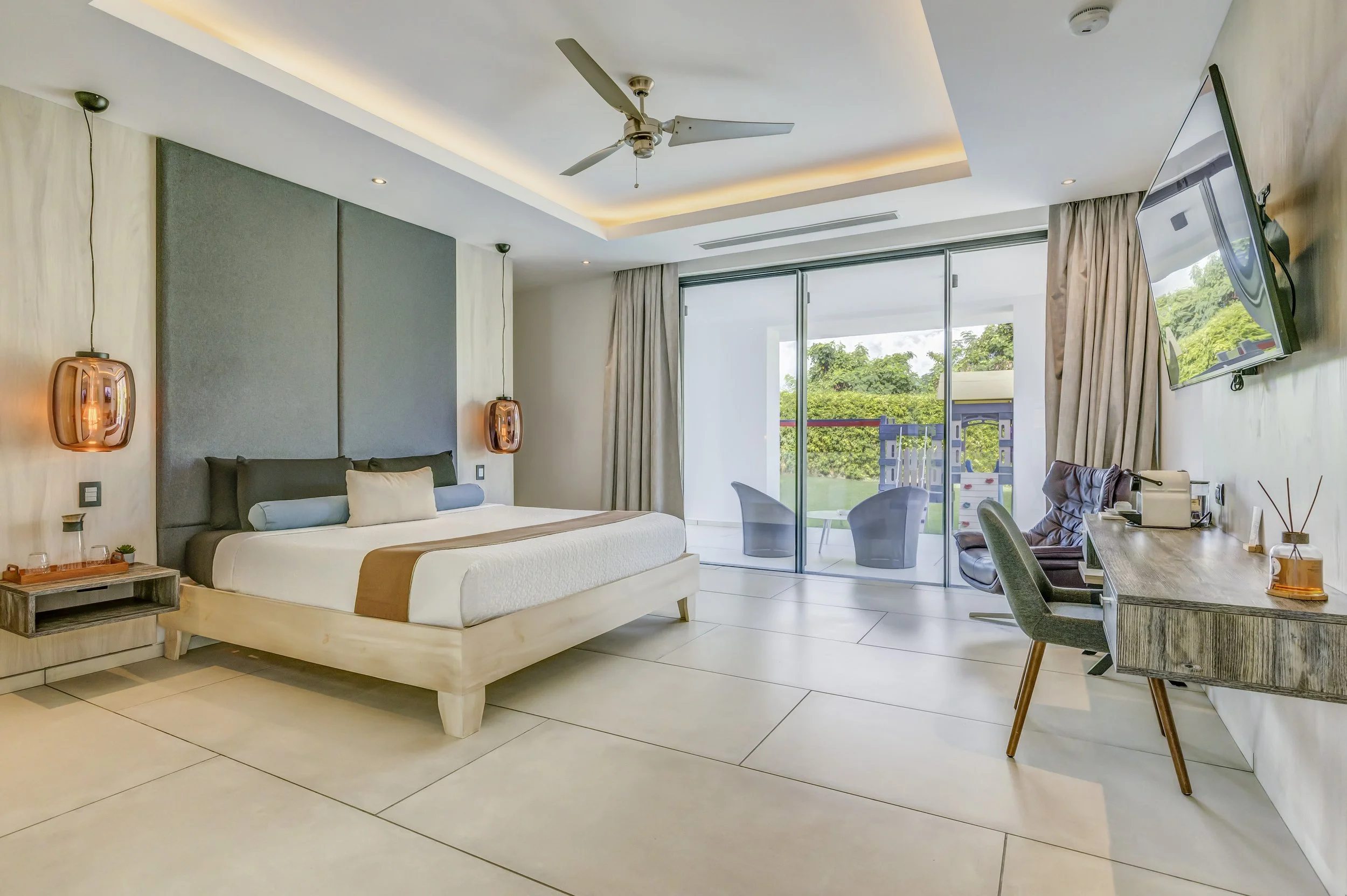025-third room.jpg