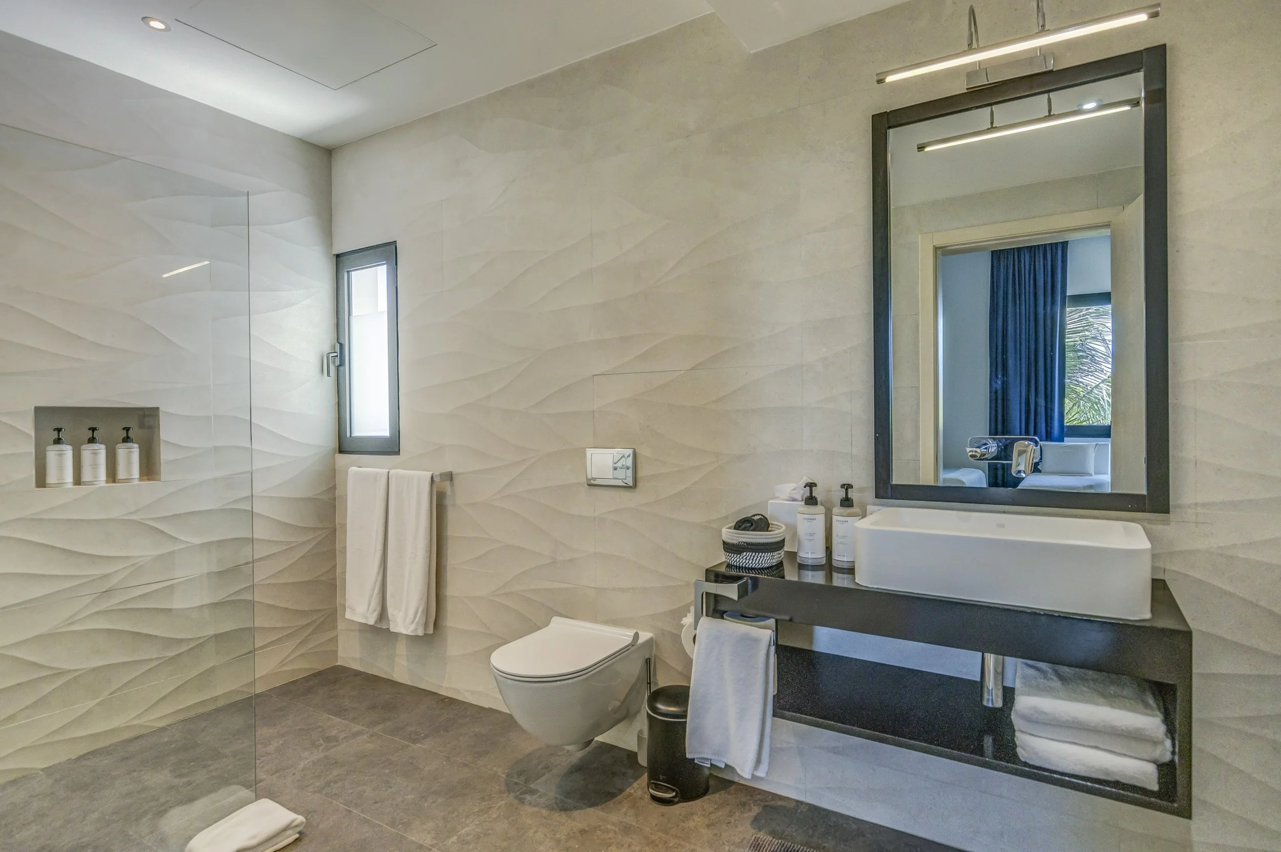 034-sixth bathroom.jpg