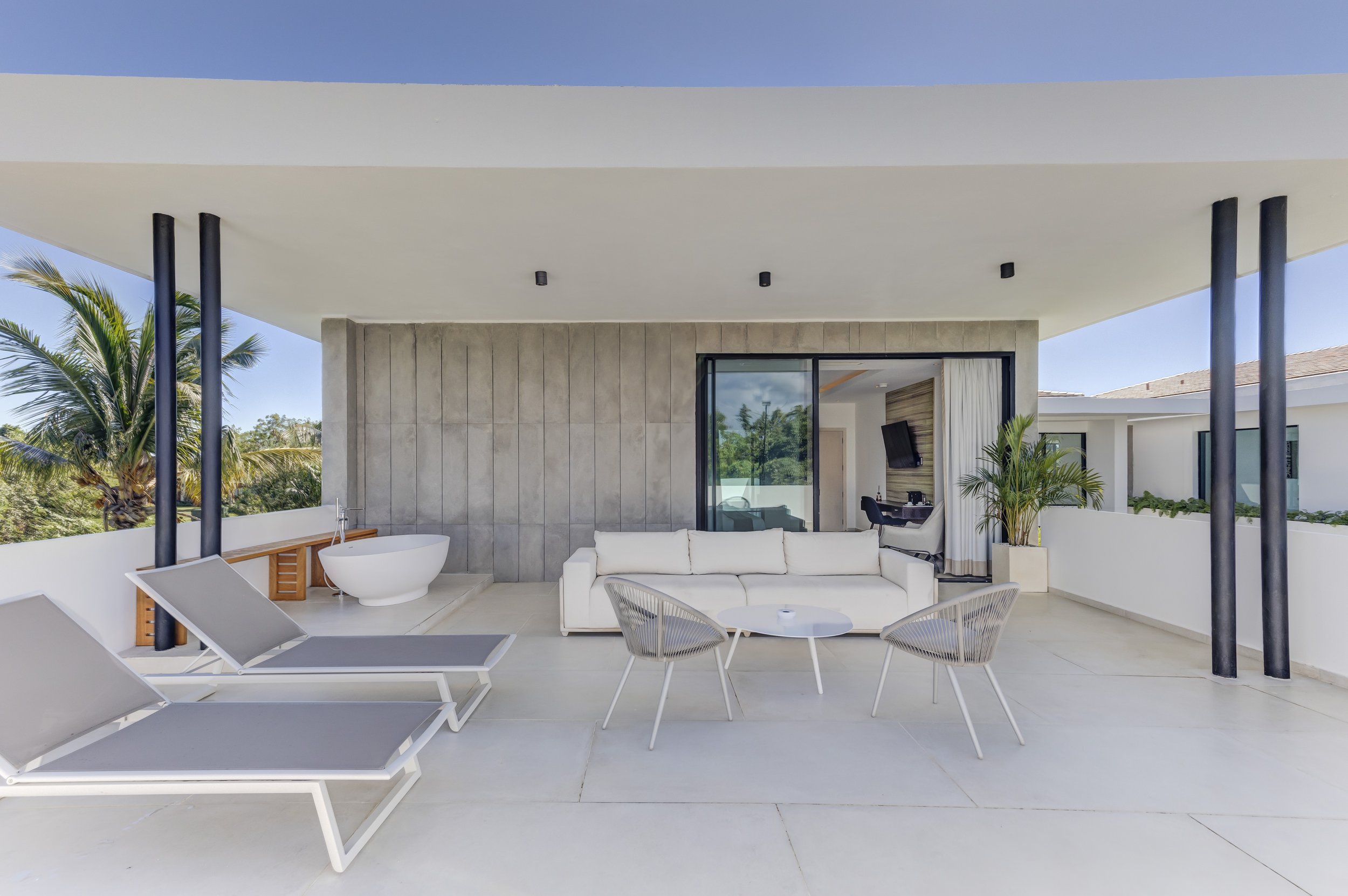 037-balcony.jpg