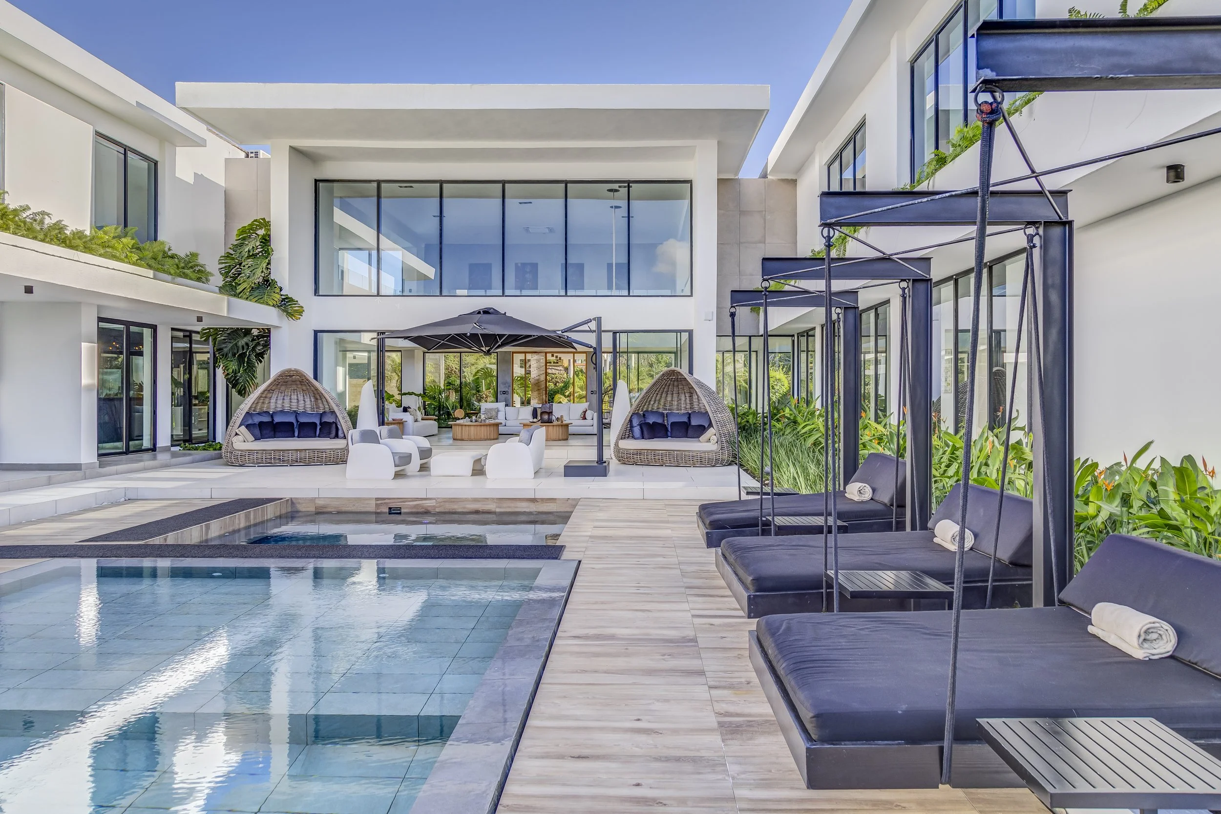 046-pool.jpg