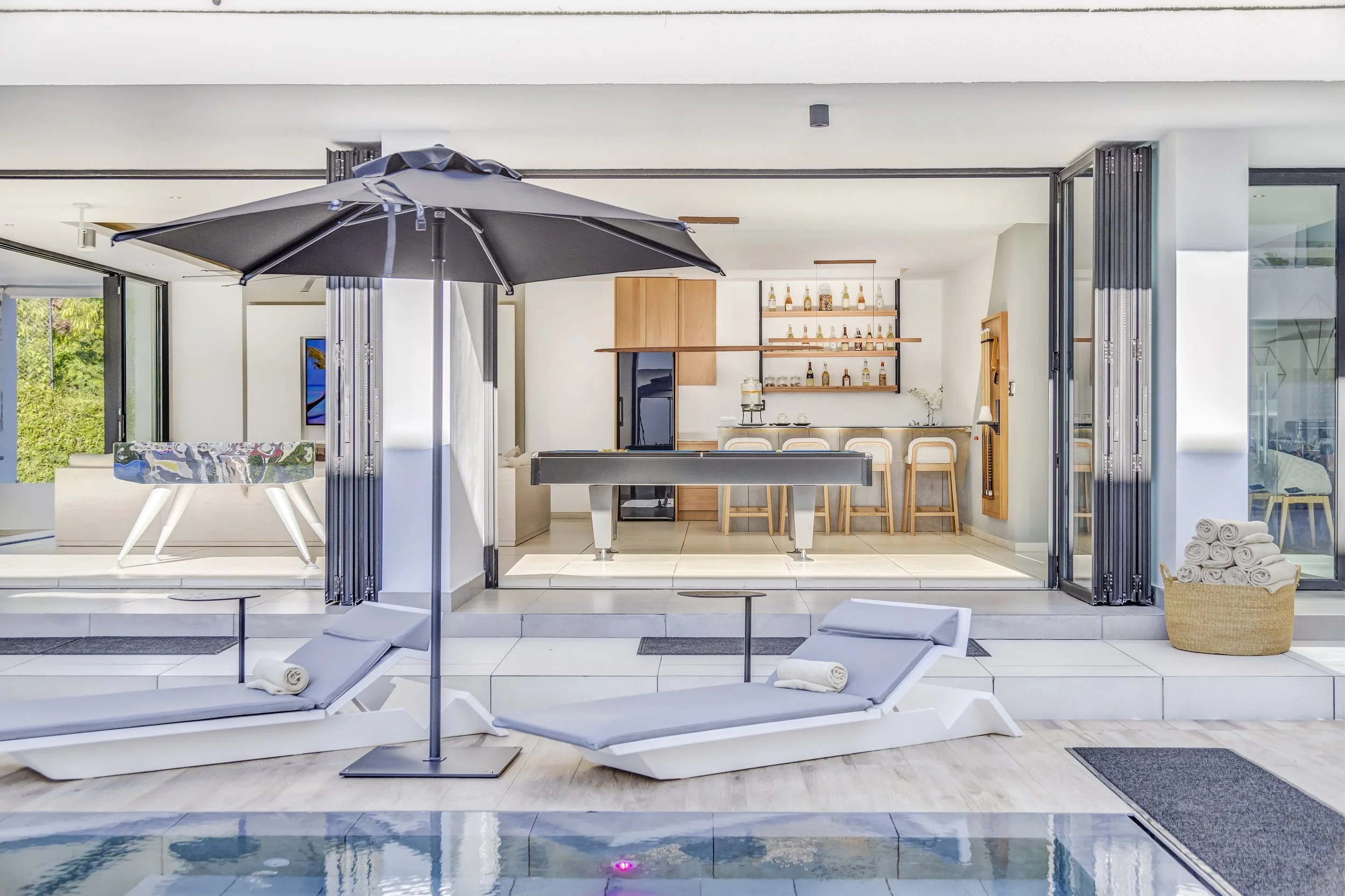 048-pool.jpg