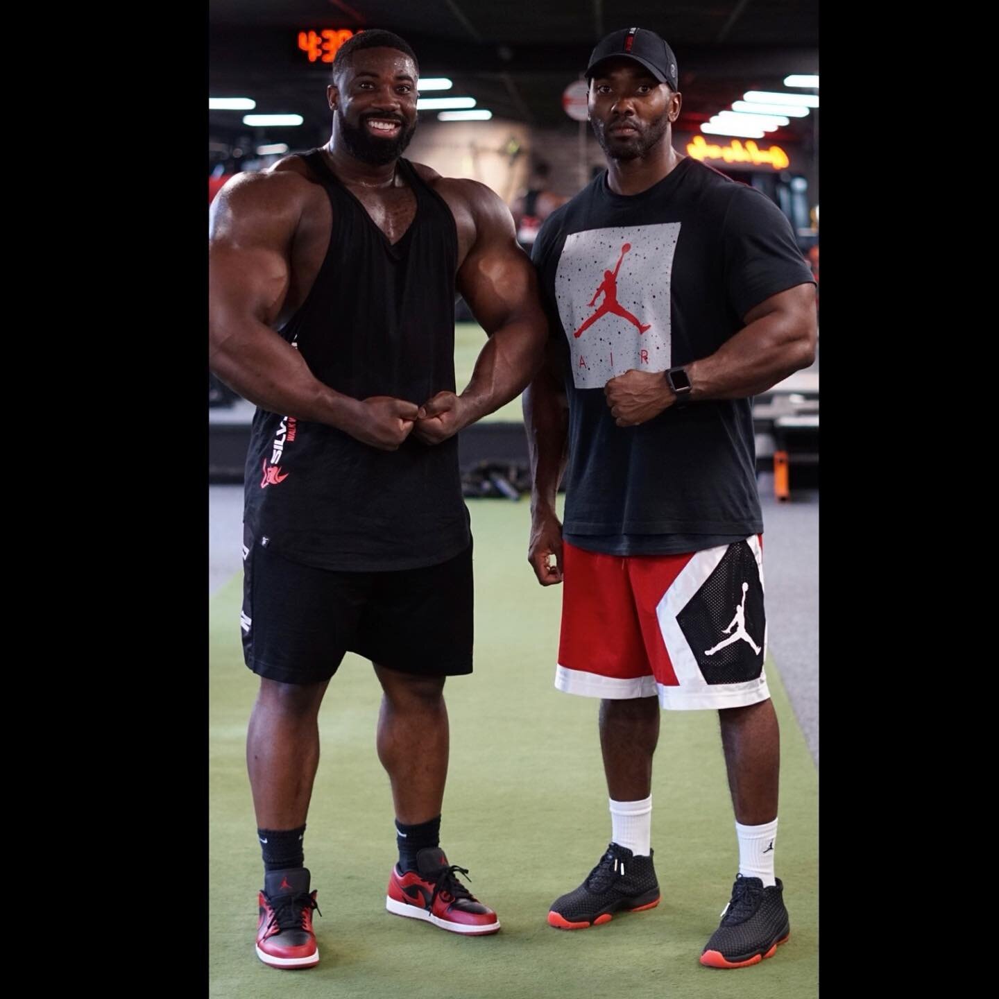 Had a great catch up with my bruddah @marc__hector had a talk on all things business, bodybuilding, family and life. 

Training video soon come.💪🏾💪🏾💪🏾

For online coaching or posing coaching send me a message or go through the links in my bio.
