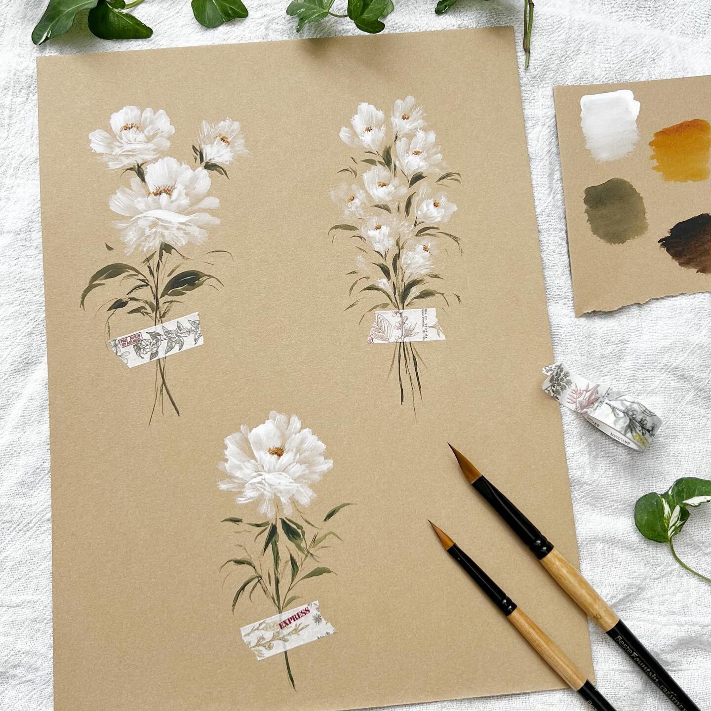 More options for these romantic florals 🤍💐 Using gouache and watercolor has become common practice in my work, especially on this Kraft paper. 
 
Big hugs and warm thanks to every one of you who&rsquo;ve chosen to spend your precious time with me i