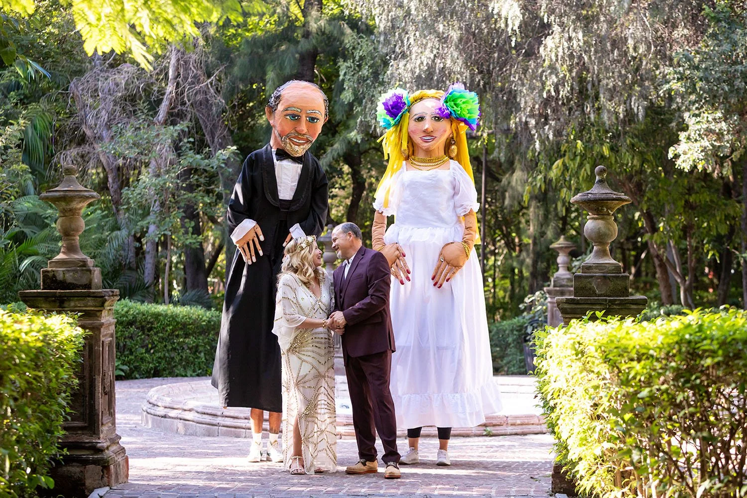 Exploring the Streets of San Miguel de Allende: Beth &amp; Shannon’s Post-Elopement Couple’s Session