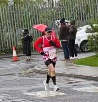 Helder Soares completed the half marathon in Boston and got a fantastic time of 1:27:49 and came first in his age category despite the bad weather🏆

@bostonmarathonuk