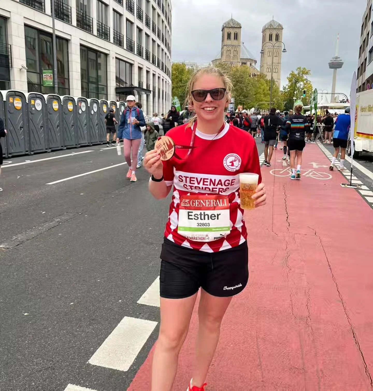 It's been a busy couple of weeks of racing for the Striders! Time to catch up....

K&ouml;ln Marathon (Cologne, Germany)

Representing the club overseas, Head Coach Esther Dixon completed the K&ouml;ln Marathon in 5:01:58, earning a course best. The 