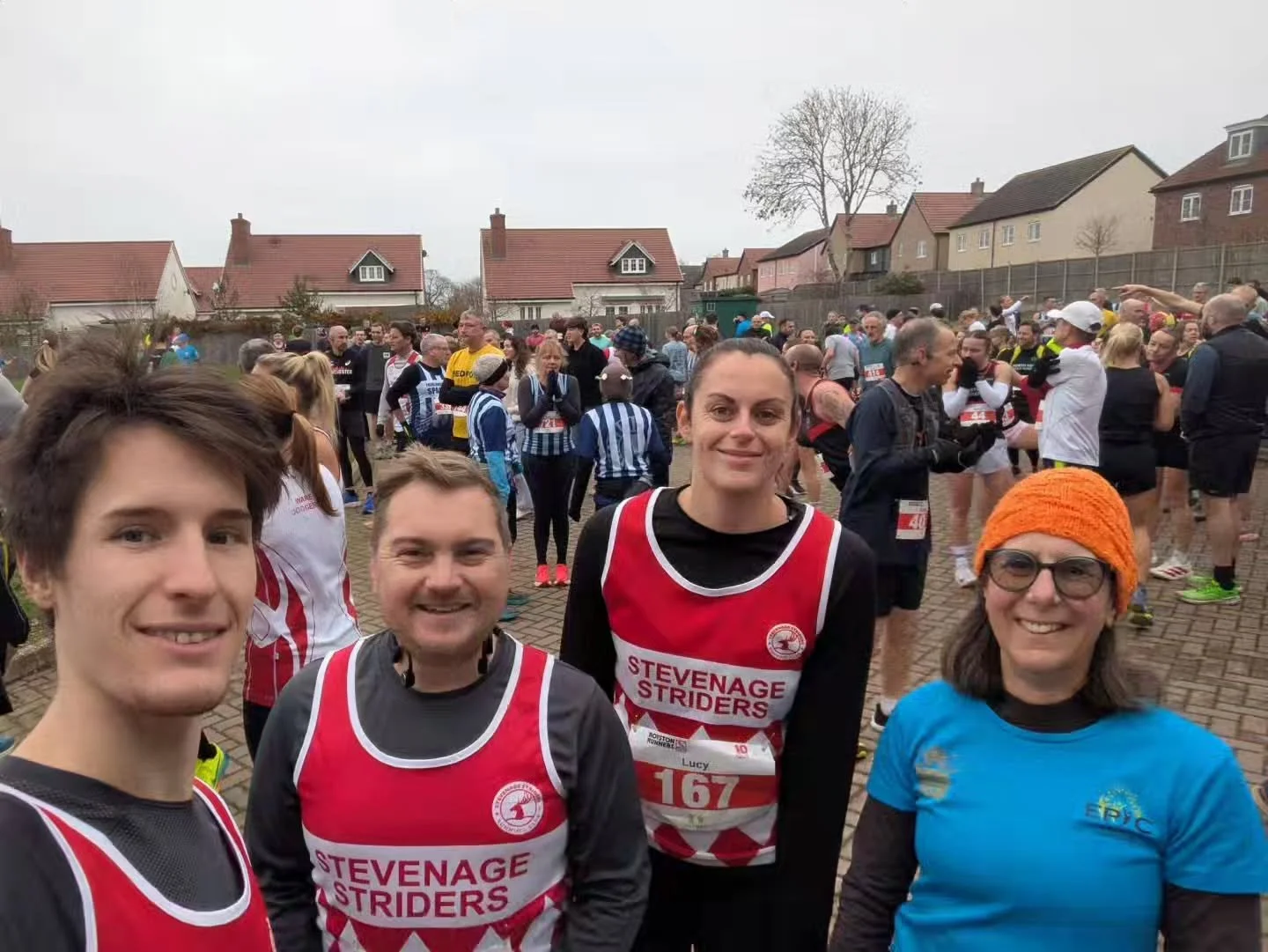 The final races for 2025, what a year! 

Buntingford Year End 10 Miles hosted by @roystonrunners

Peter Moye - 1:05:55
Felt good so just kept getting quicker. A lovely race as always.

Lucy Crocker - 1:14:36 - PB
First time doing a 10-mile race, real