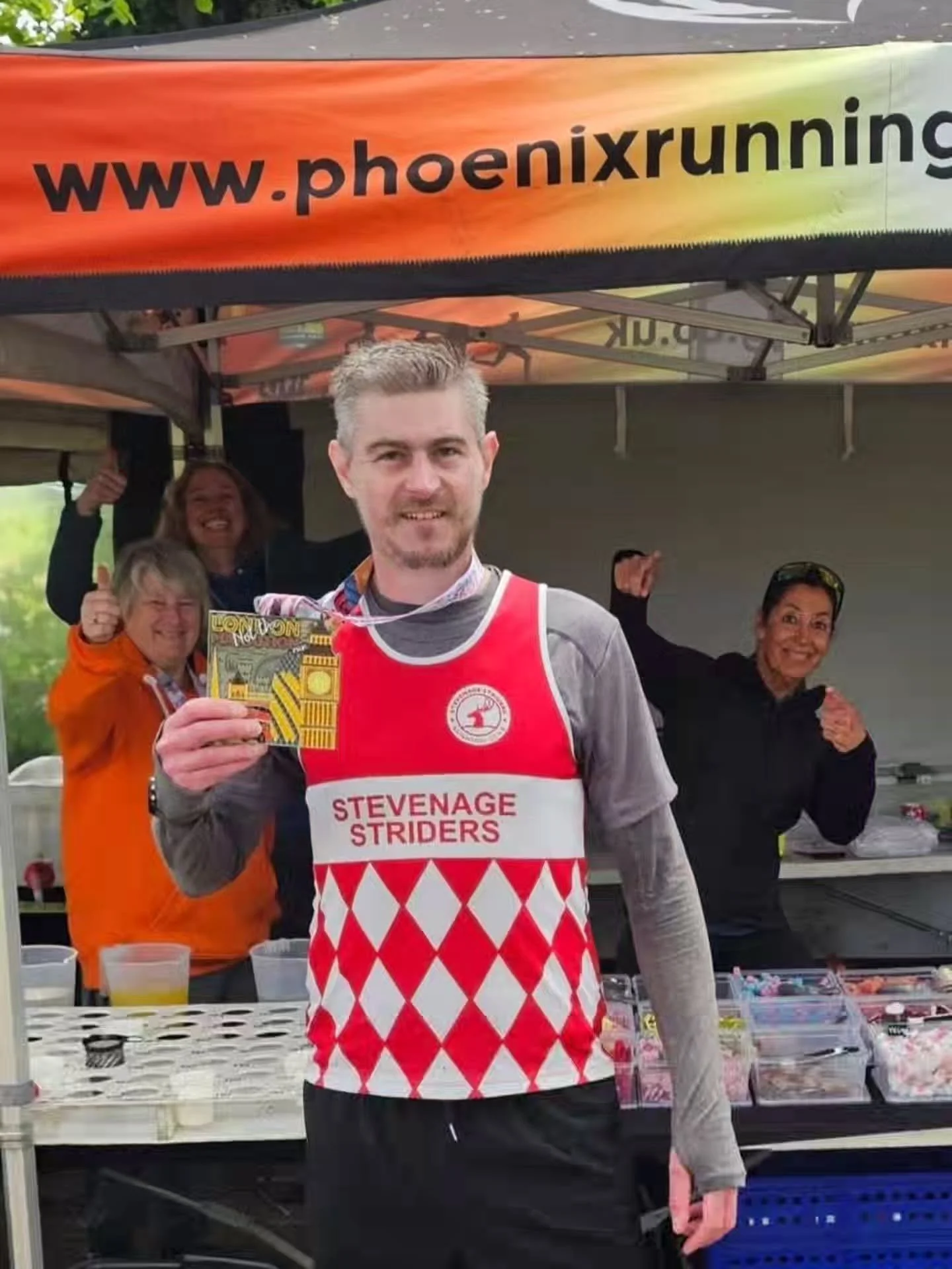 Phoenix Running had a visit from Glenn Cuzner who ran a marathon in the &lsquo;NOT the London Marathon&rsquo; and grabbed a season's best of 3:52:22 &ndash; Well done Glenn, that&rsquo;s a lot of laps along the Thames!