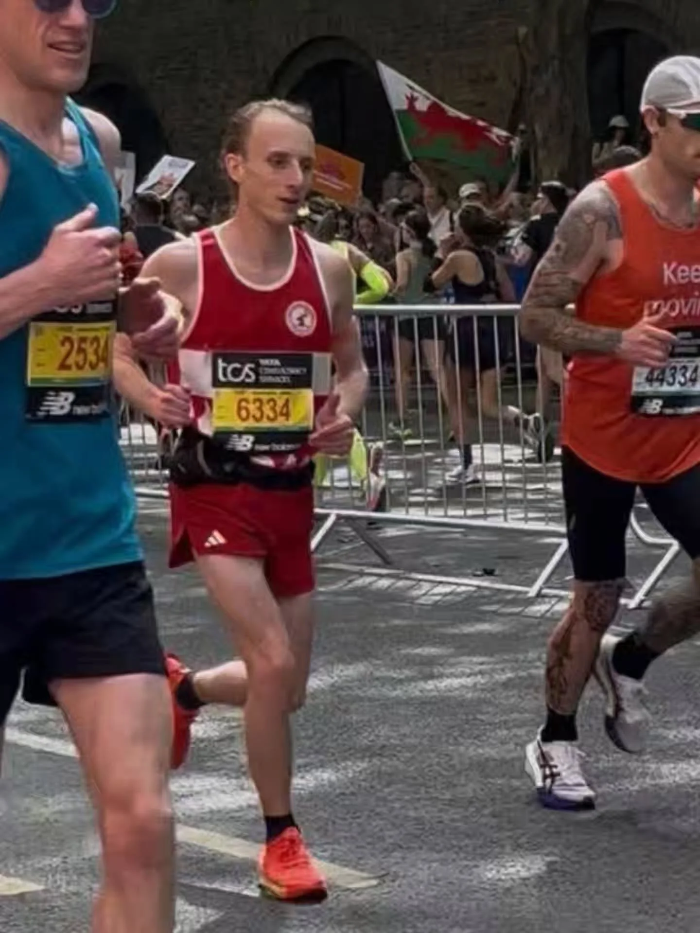 London Marathon was epic, with great achievements and money raised for charity!

Matthew Robinson smashed it in 2:47:34! Spotted on the TV coverage a few times. 

Ian McClements got a new marathon PB of 4:31:22 &ldquo;All going to plan until 32k then