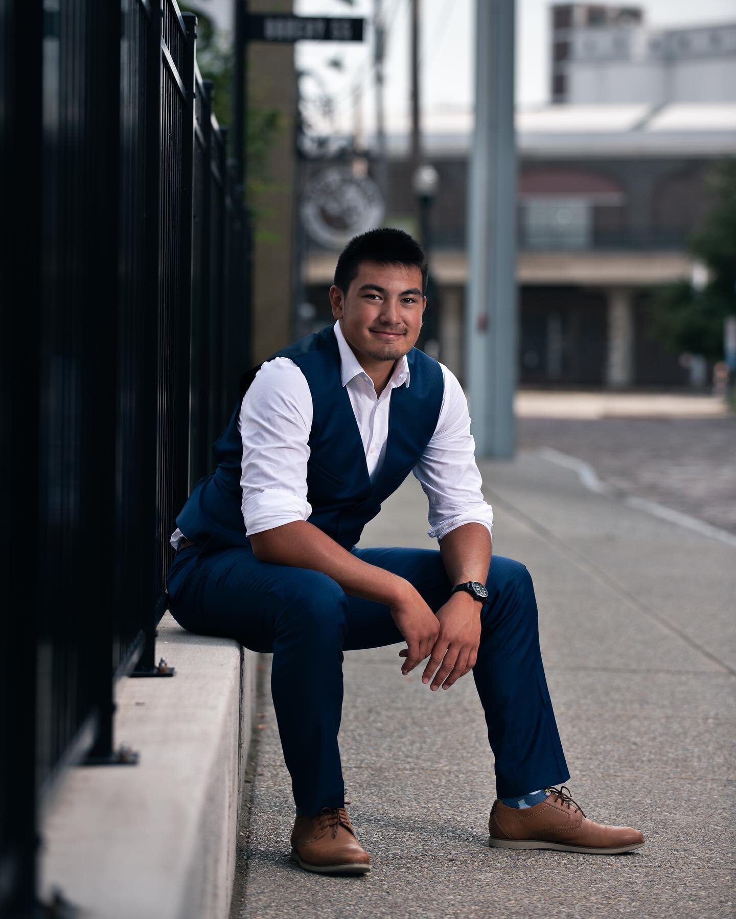 As a matter of preference we LOVE when our senior sessions include a dressy look along with the casual looks. Class of 2021 has been impressing us with their versatility and Luke is no exception we think this may be one of our favorites from his gall