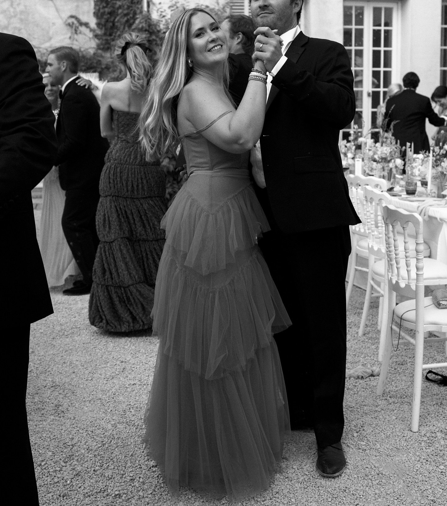 a vibey black&amp;white dump from Mallory &amp; Charlie&rsquo;s epic wedding 🤍

#weddingaesthetic #candidbumakeitfashion
