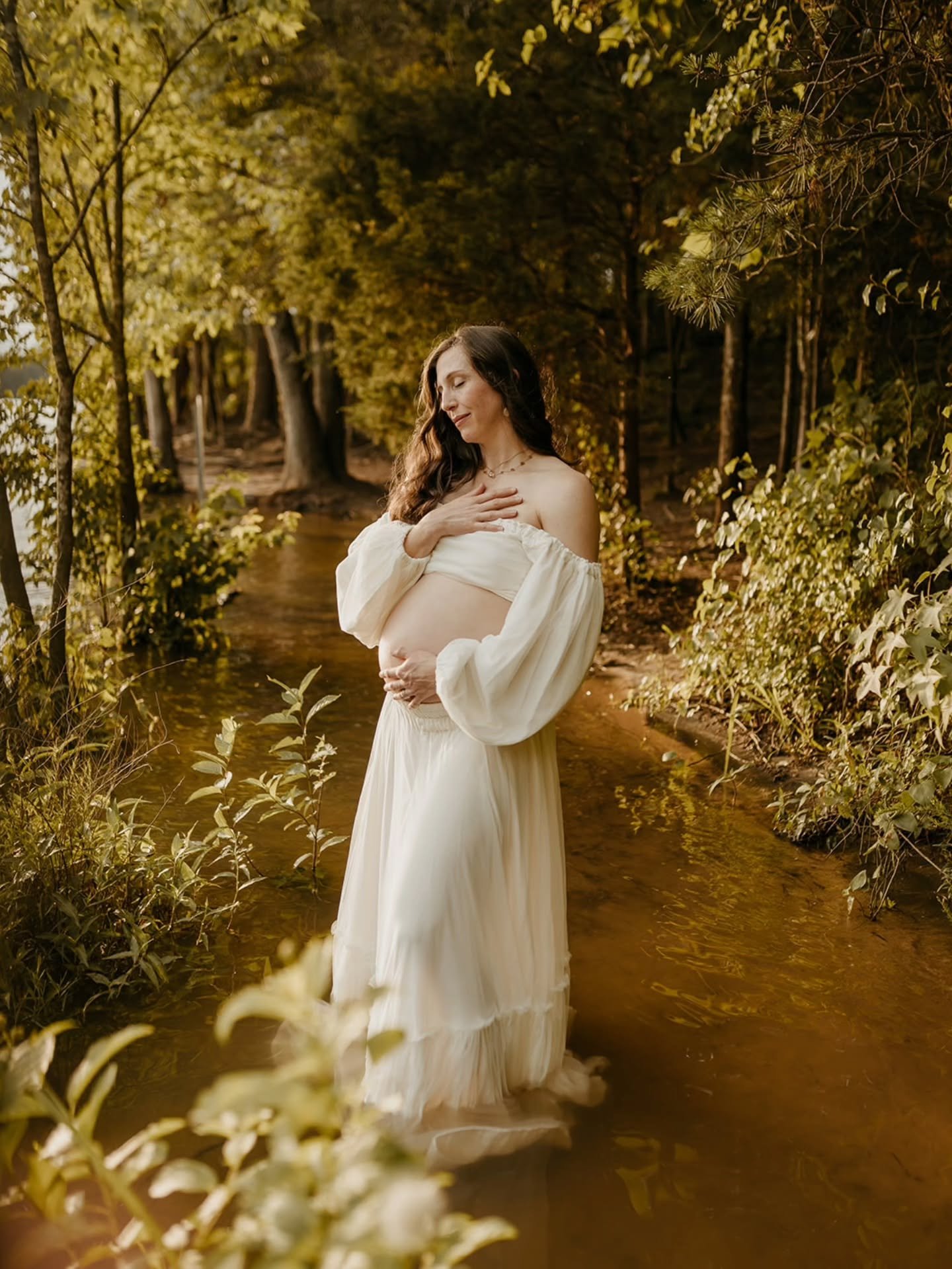 The water levels were definitely higher than I&rsquo;m used to during this session &mdash; but wow, did it add something special. ✨ What could&rsquo;ve been a challenge turned into pure magic. The light, the reflections, the stillness of the lake&hel
